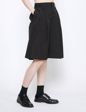 Load image into Gallery viewer, BLACK WINDPROOF NYLON WIDE EASY SHORT TROUSERS
