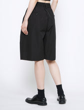 Load image into Gallery viewer, BLACK WINDPROOF NYLON WIDE EASY SHORT TROUSERS
