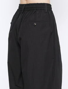 BLACK WINDPROOF NYLON WIDE EASY SHORT TROUSERS