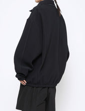 Load image into Gallery viewer, BLACK GRADATION PLEATS TWIST SLEEVE ZIP JACKET
