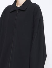 Load image into Gallery viewer, BLACK GRADATION PLEATS TWIST SLEEVE ZIP JACKET
