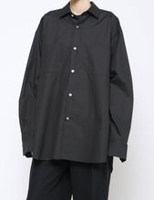 Load image into Gallery viewer, BLACK OVERSIZED DOWN PAT SHIRT
