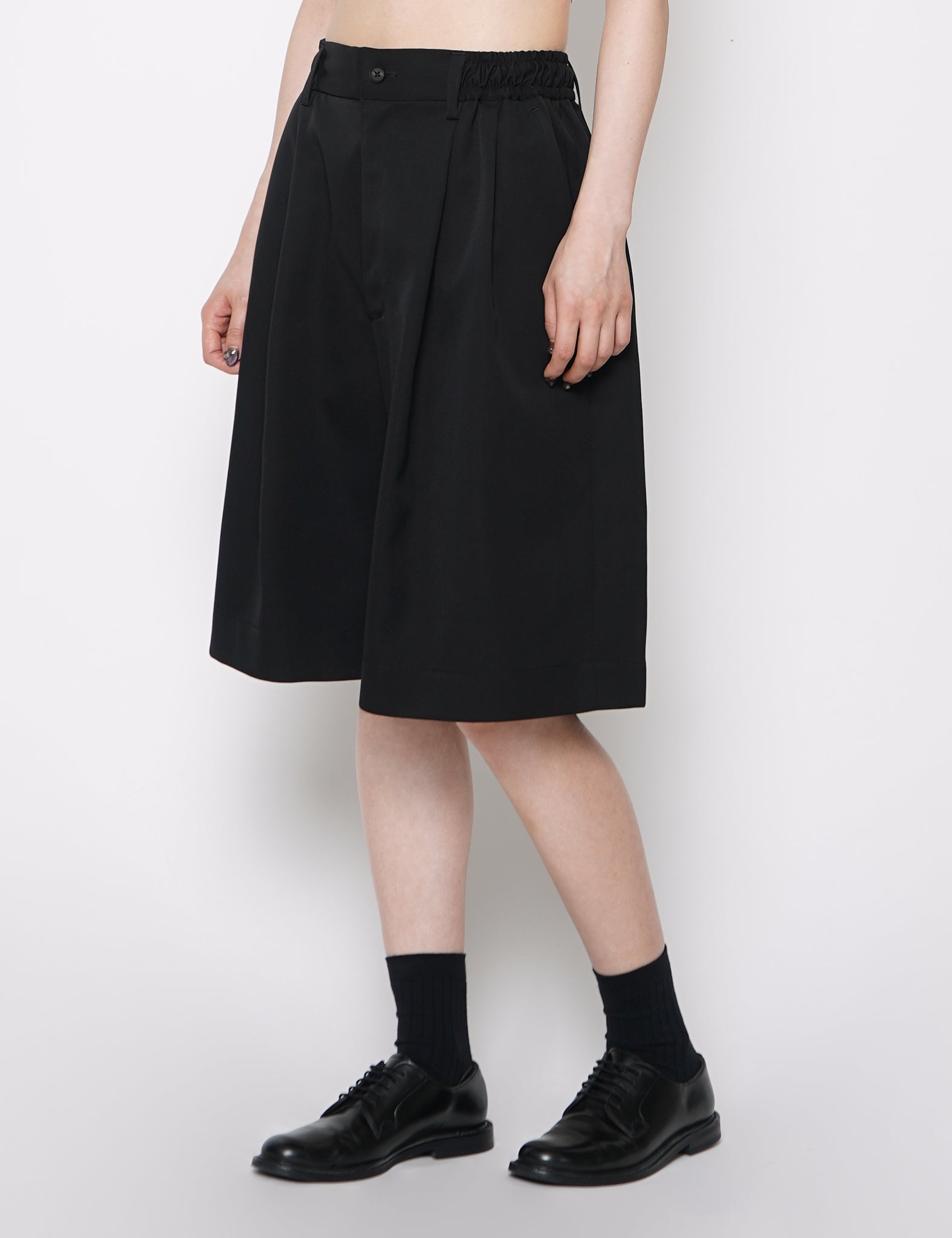 ssstein BLACK WOOL WIDE EASY SHORT TROUSERS SS25