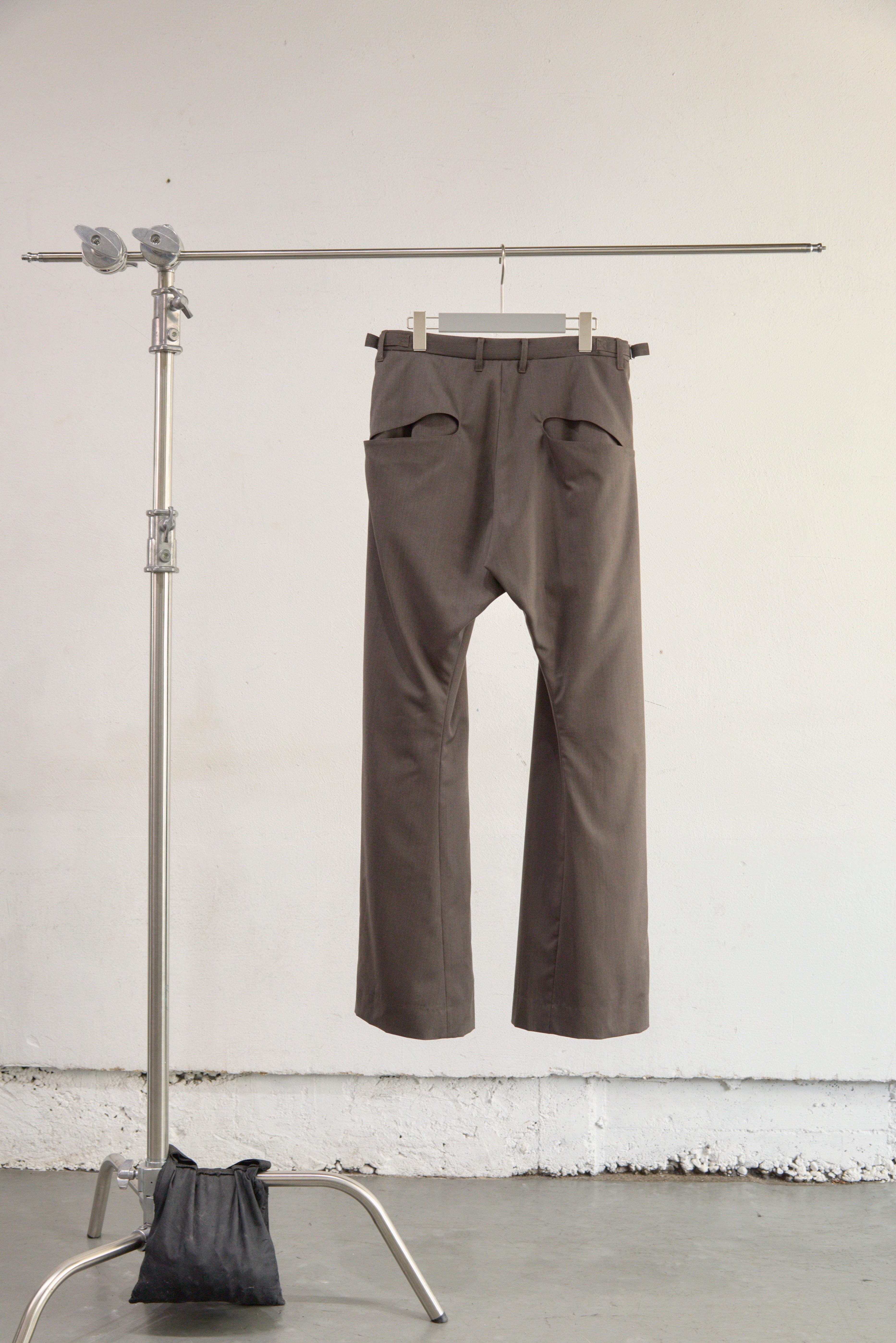 BROWN 2TUCKED CURVED LEG TROUSERS