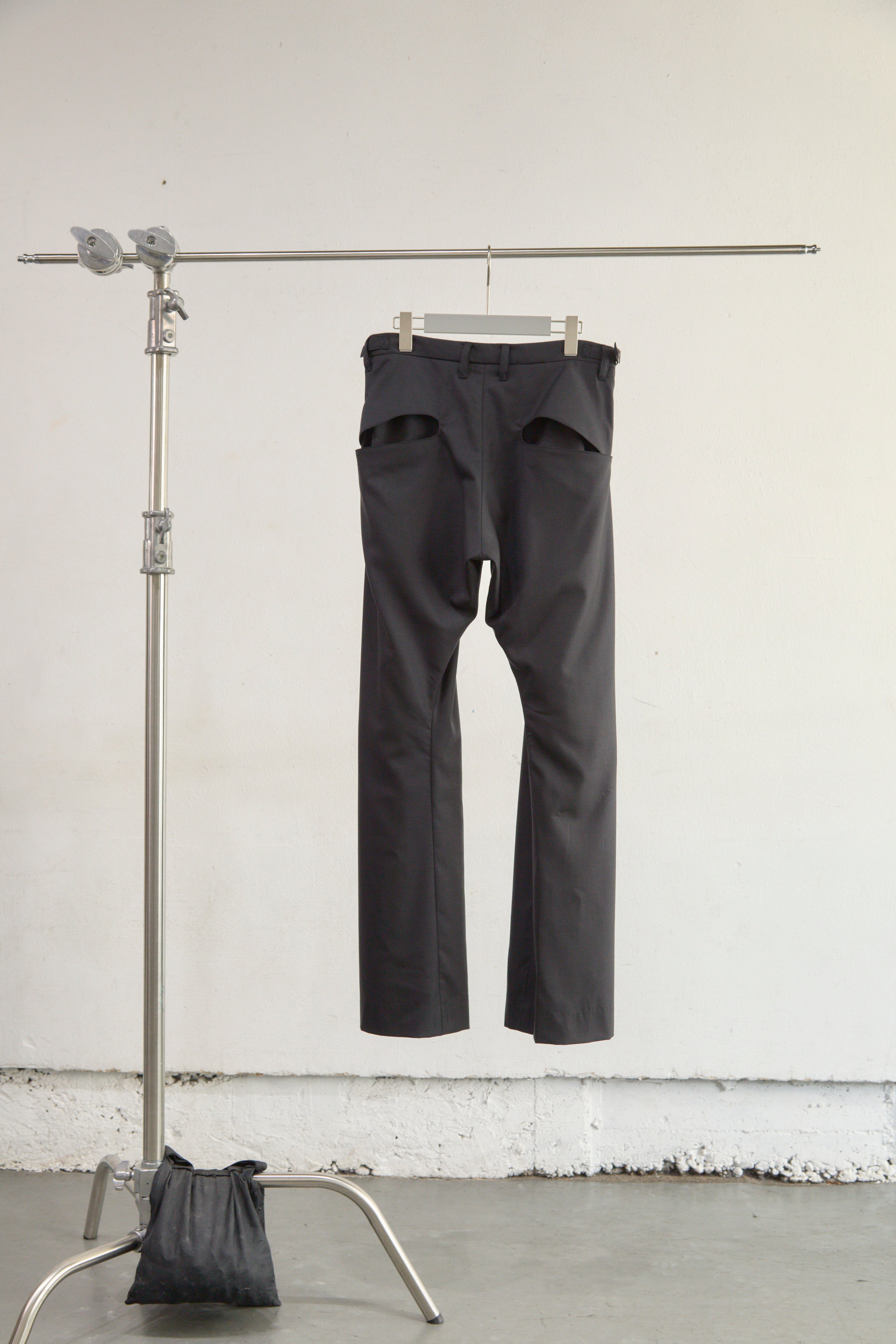 BLACK 2TUCKED CURVED LEG TROUSERS