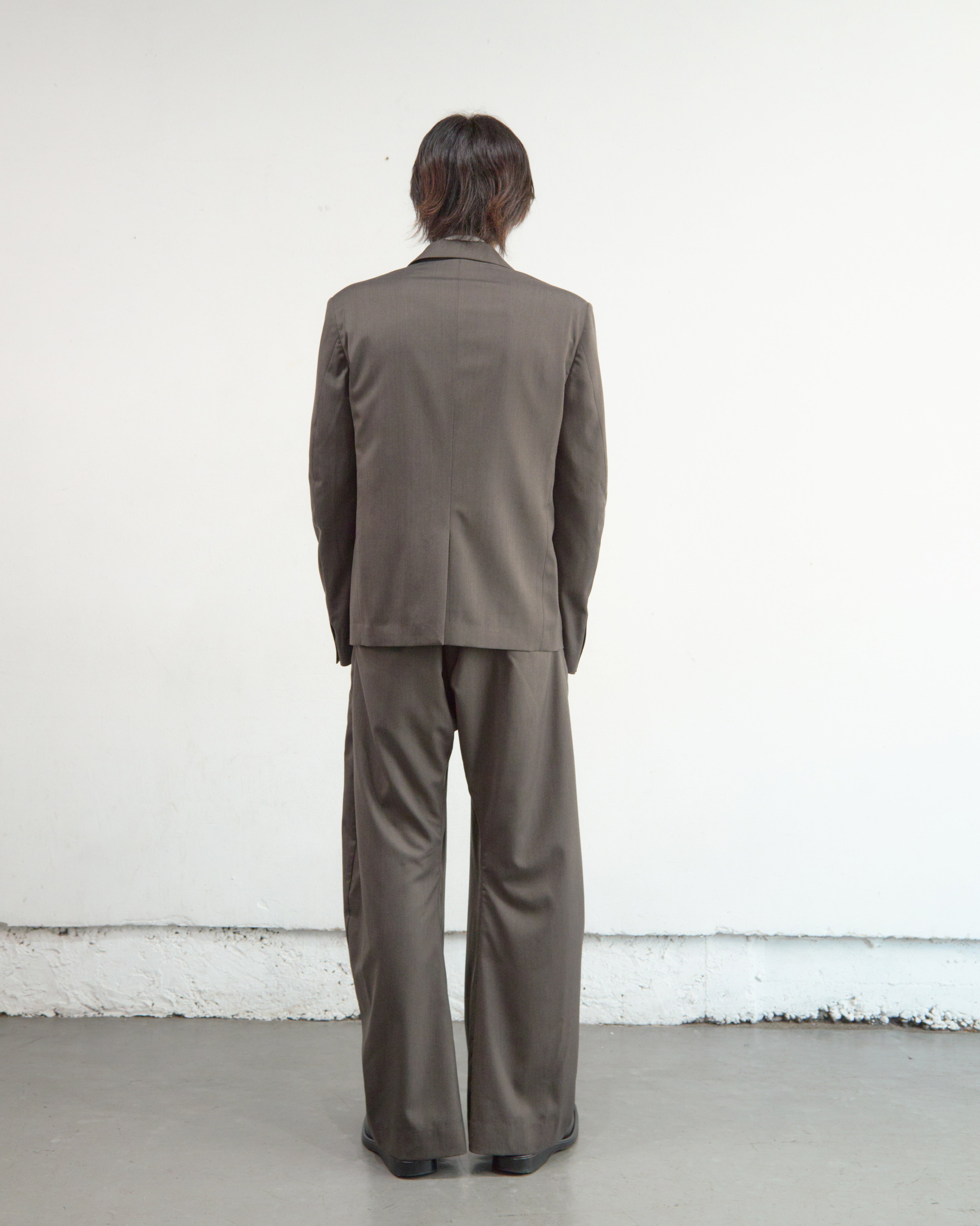 BROWN 2TUCKED CURVED LEG TROUSERS