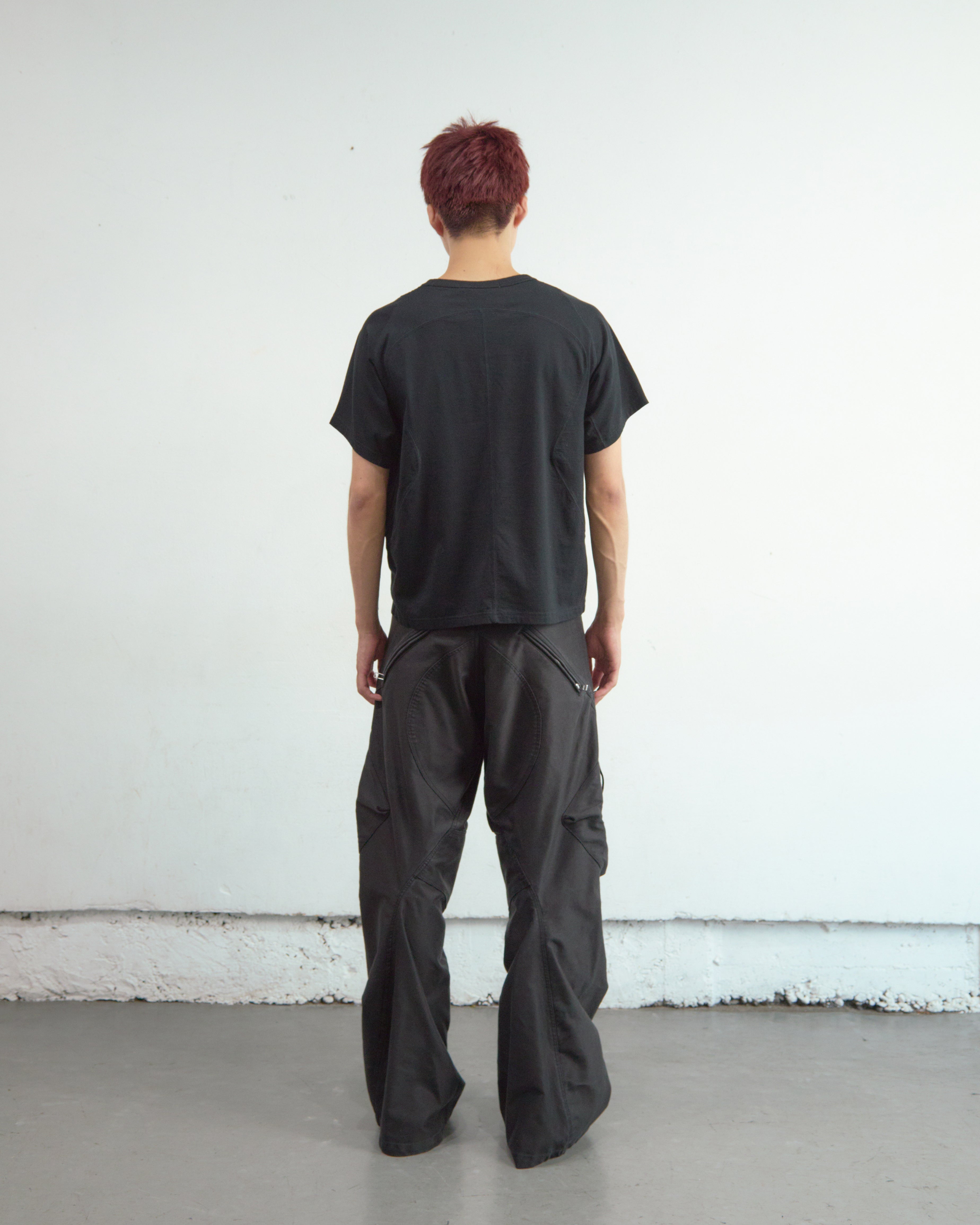 BLACK PANELLED HALF SLEEVE T-SHIRT