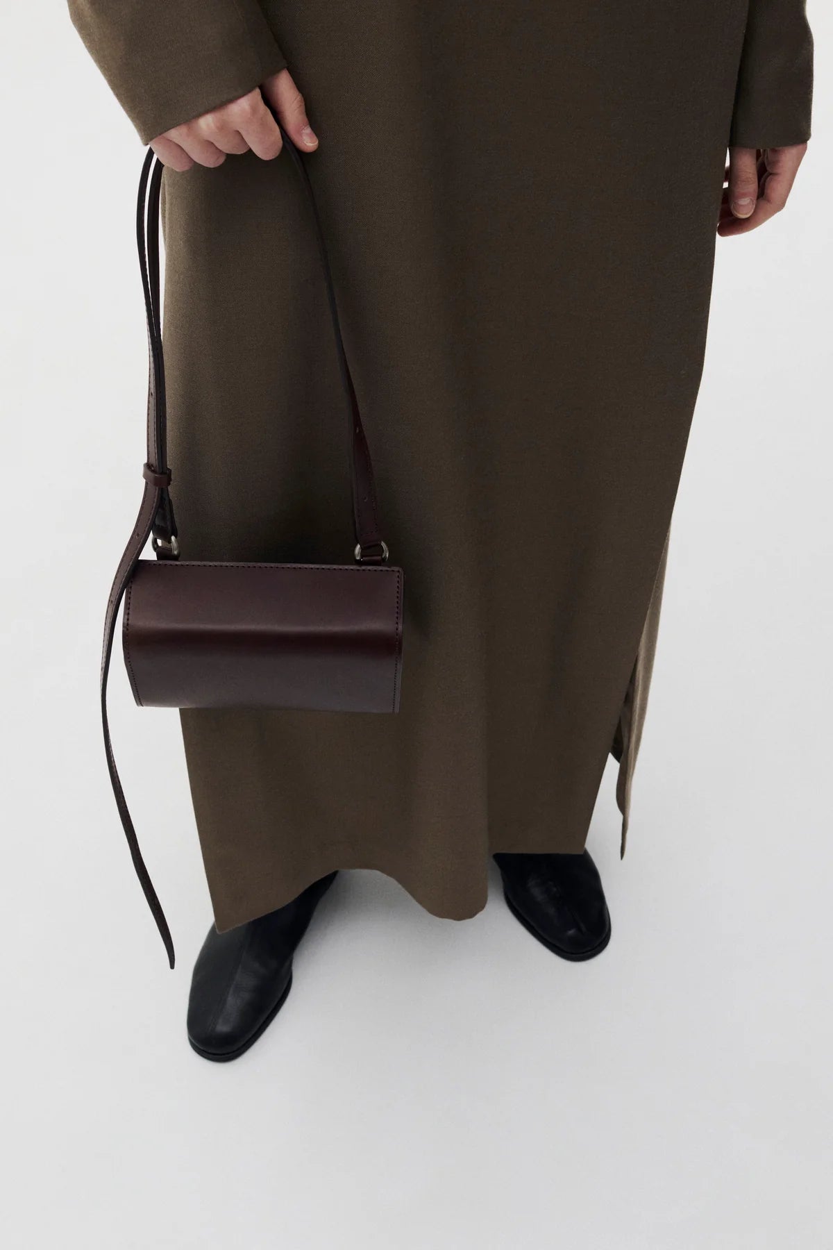 xTSUCHIYA KABAN DARK BROWN CAMERA BAG