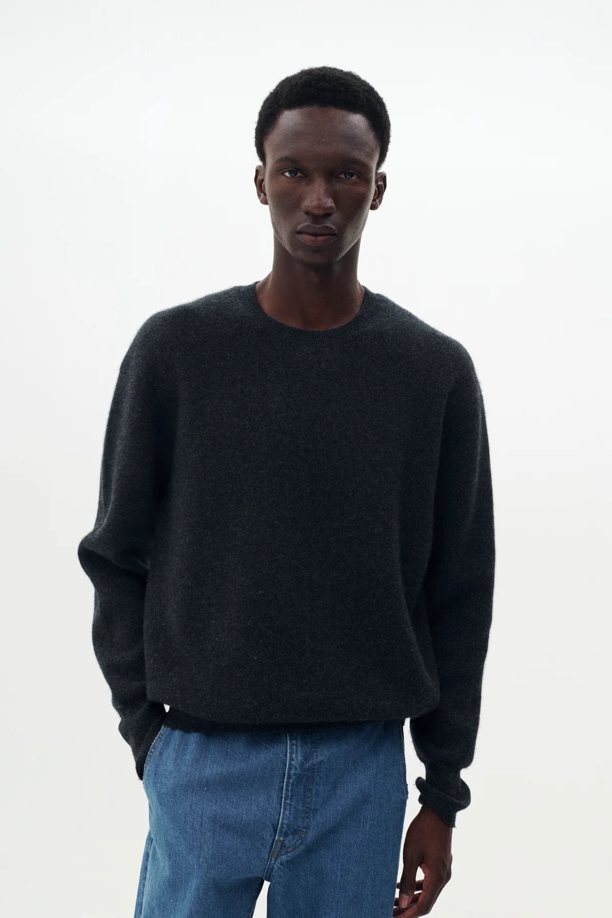CHARCOAL CASHMERE CREWNECK SWEATER