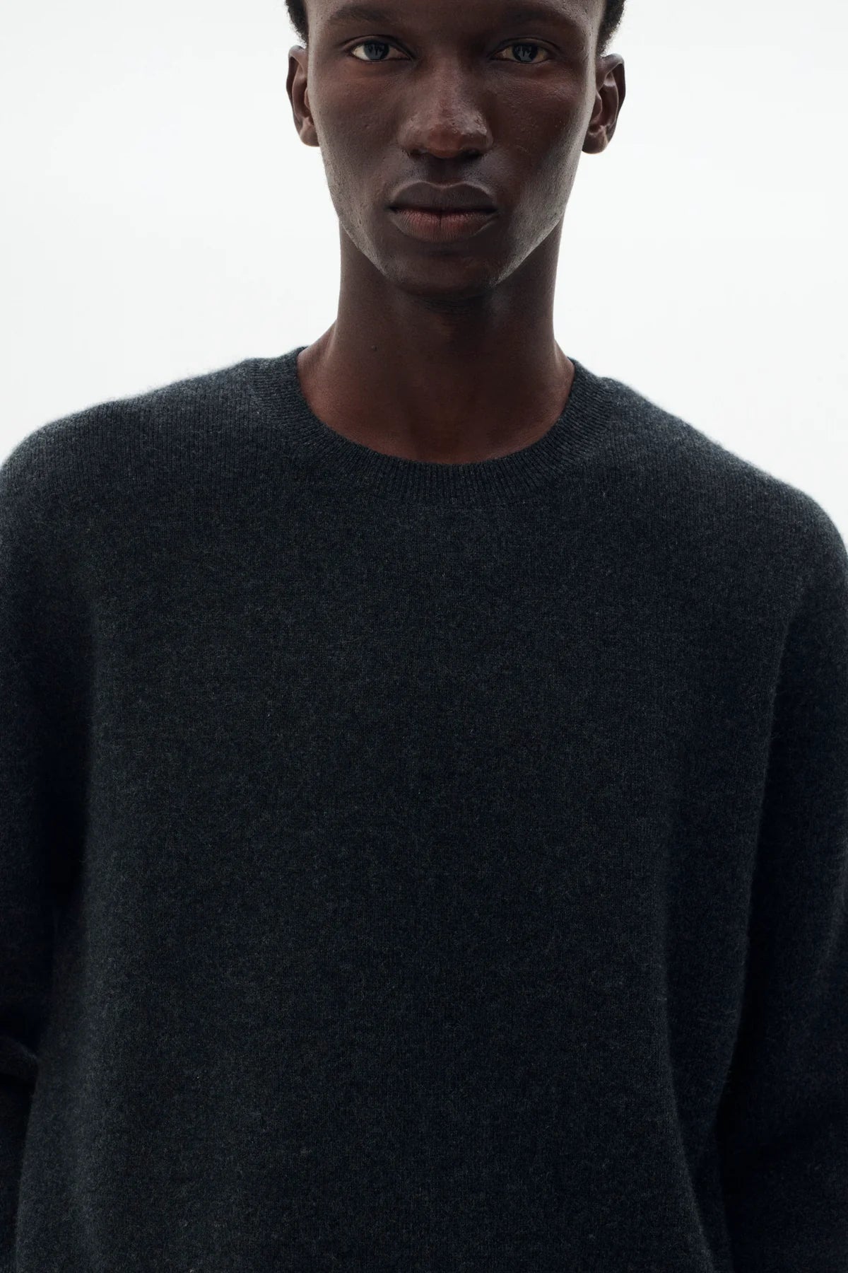 CHARCOAL CASHMERE CREWNECK SWEATER