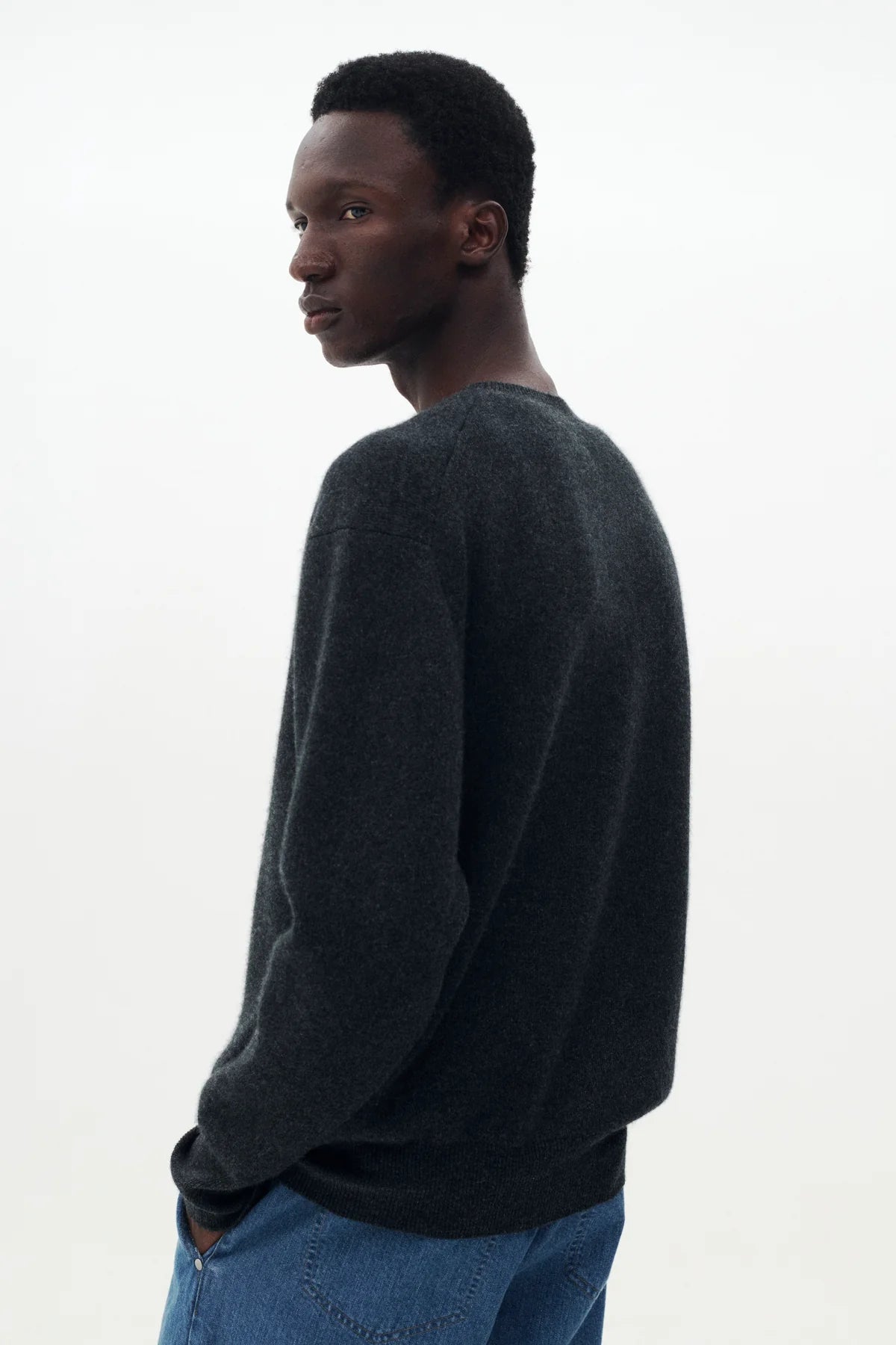 CHARCOAL CASHMERE CREWNECK SWEATER