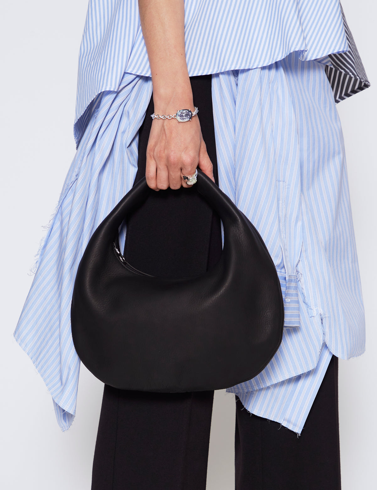 BLACK DEER LEATHER ROUND ONE SHOULDER BAG M DA59