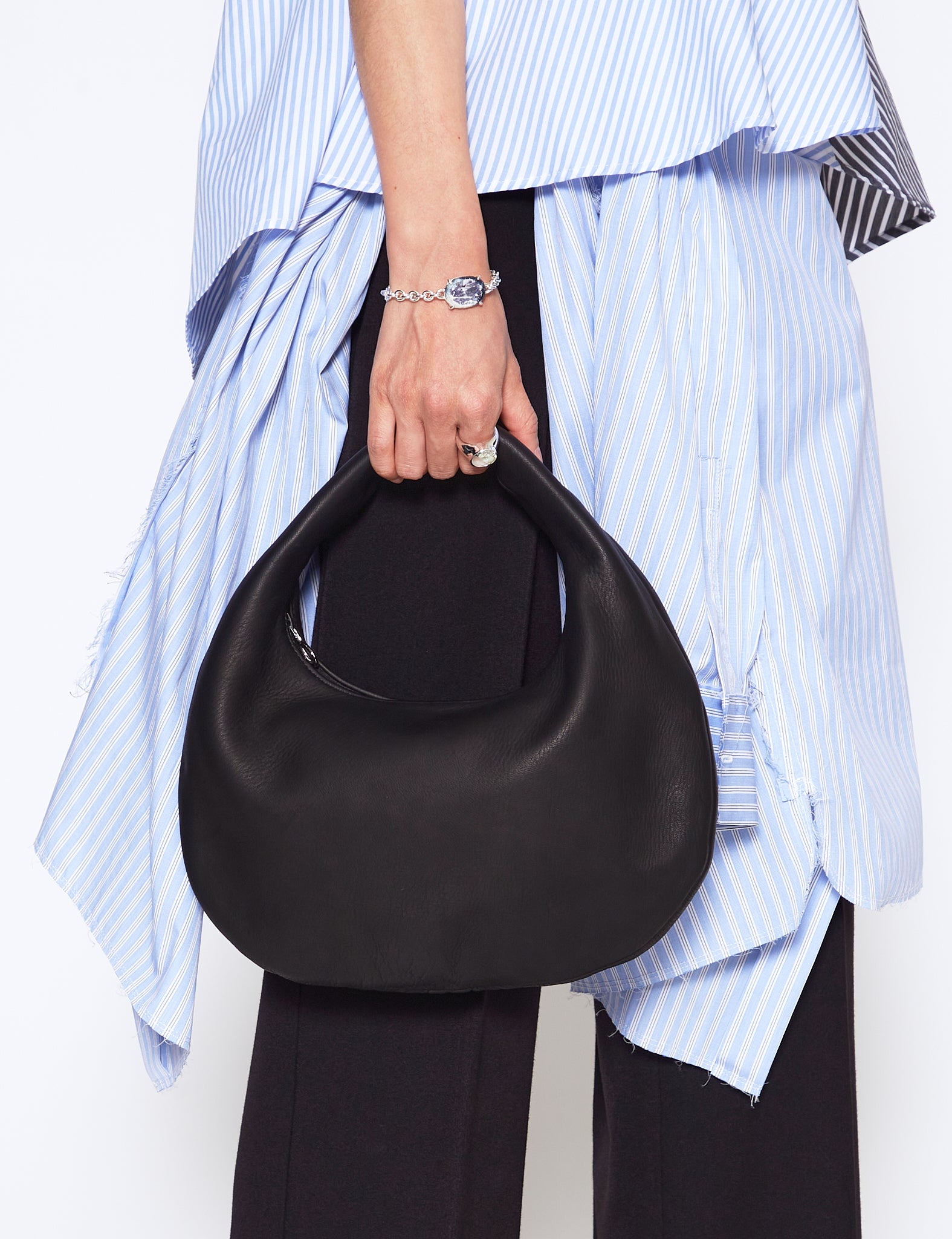 BLACK DEER LEATHER ROUND ONE SHOULDER BAG M DA59