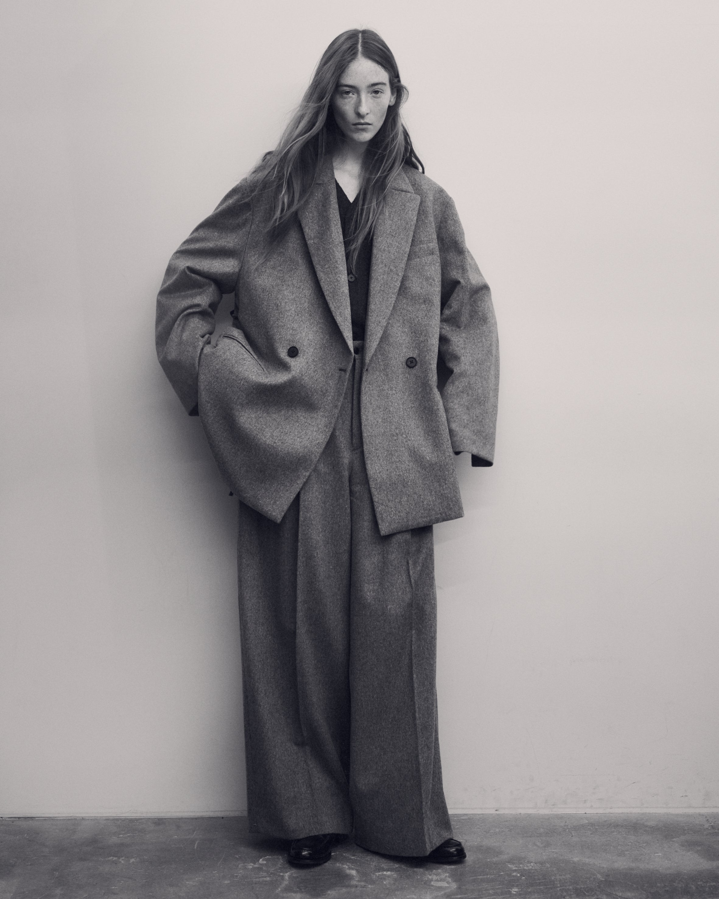 GREY W/CA BEAVER BACK SLASH PEAK LAPEL JACKET