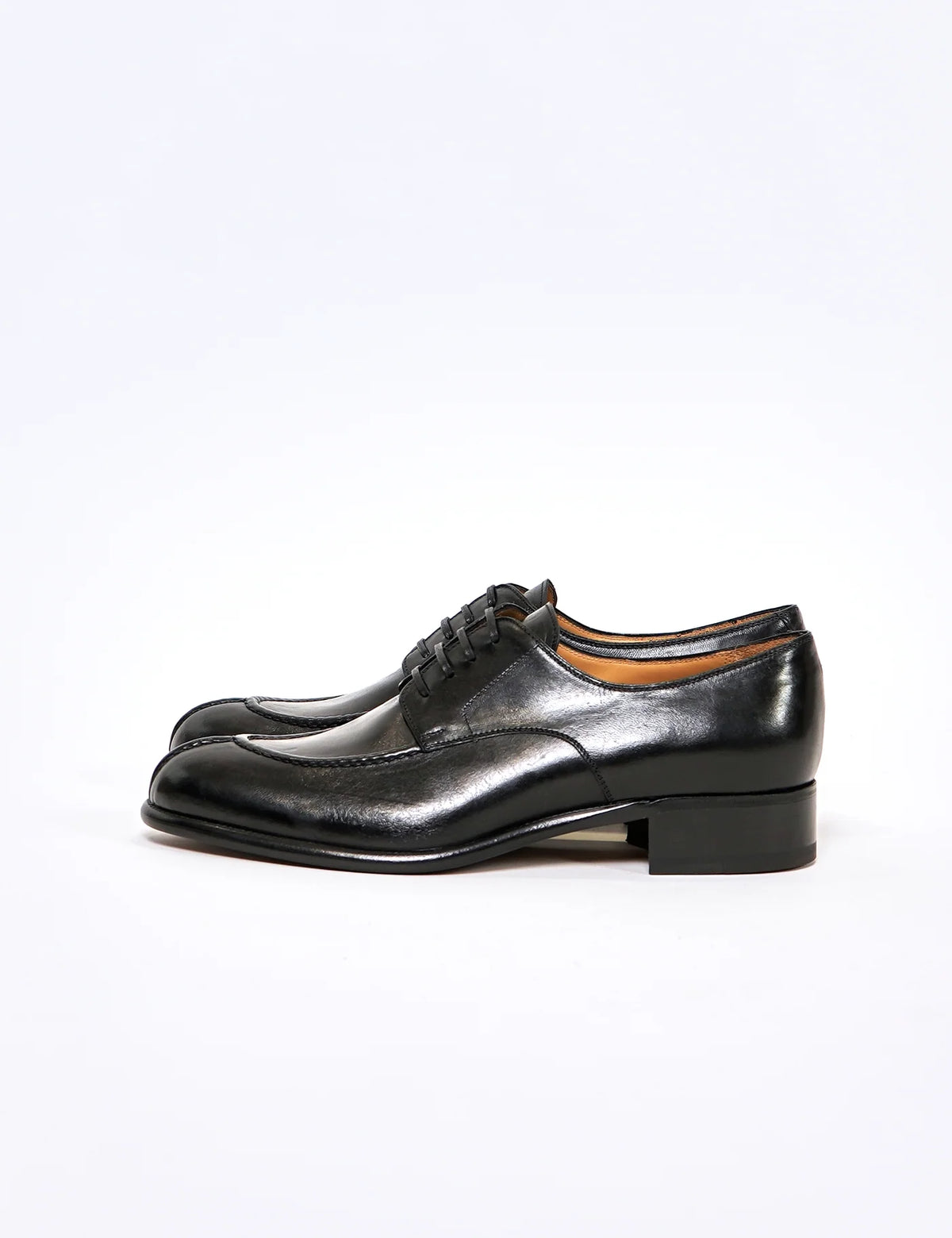 BLACK VEGETABLE CALF U TIP LEATHER SHOES - Y18711