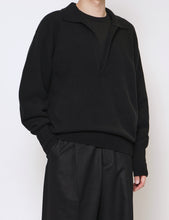 Load image into Gallery viewer, BLACK EXTRA FINE WOOL KNIT SKIPPER LS
