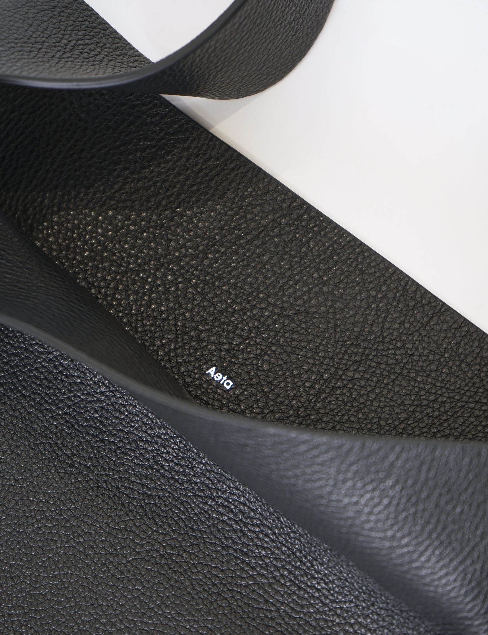 BLACK COW LEATHER SHOULDER BAG M