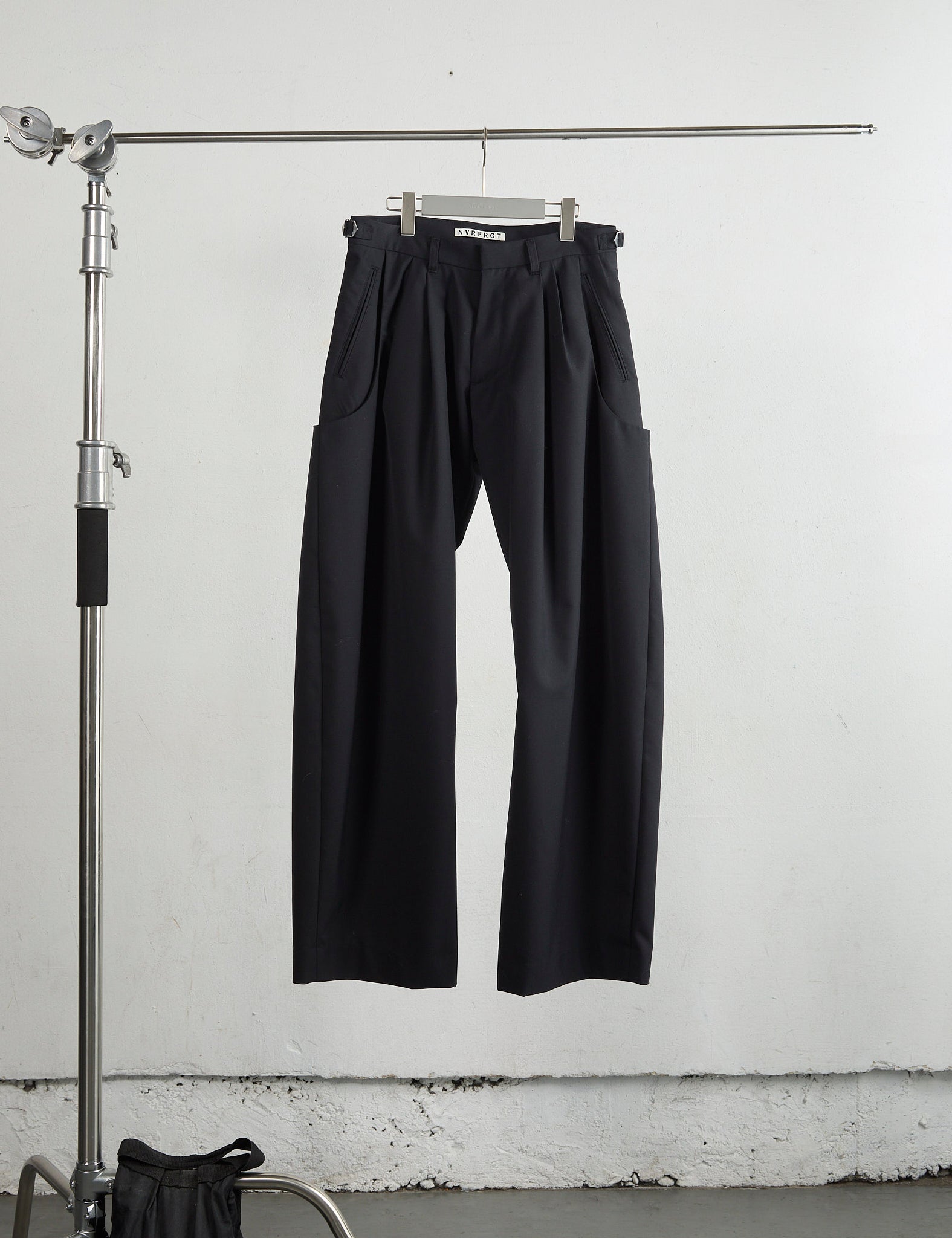 BLACK 2TUCK CURVED LEG TROUSERS