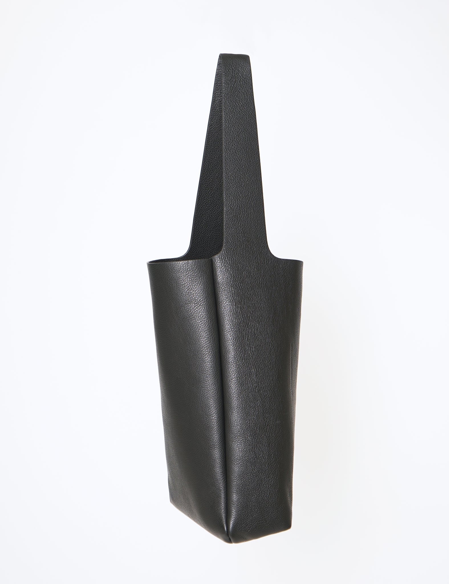 BLACK COW LEATHER SHOULDER BAG M