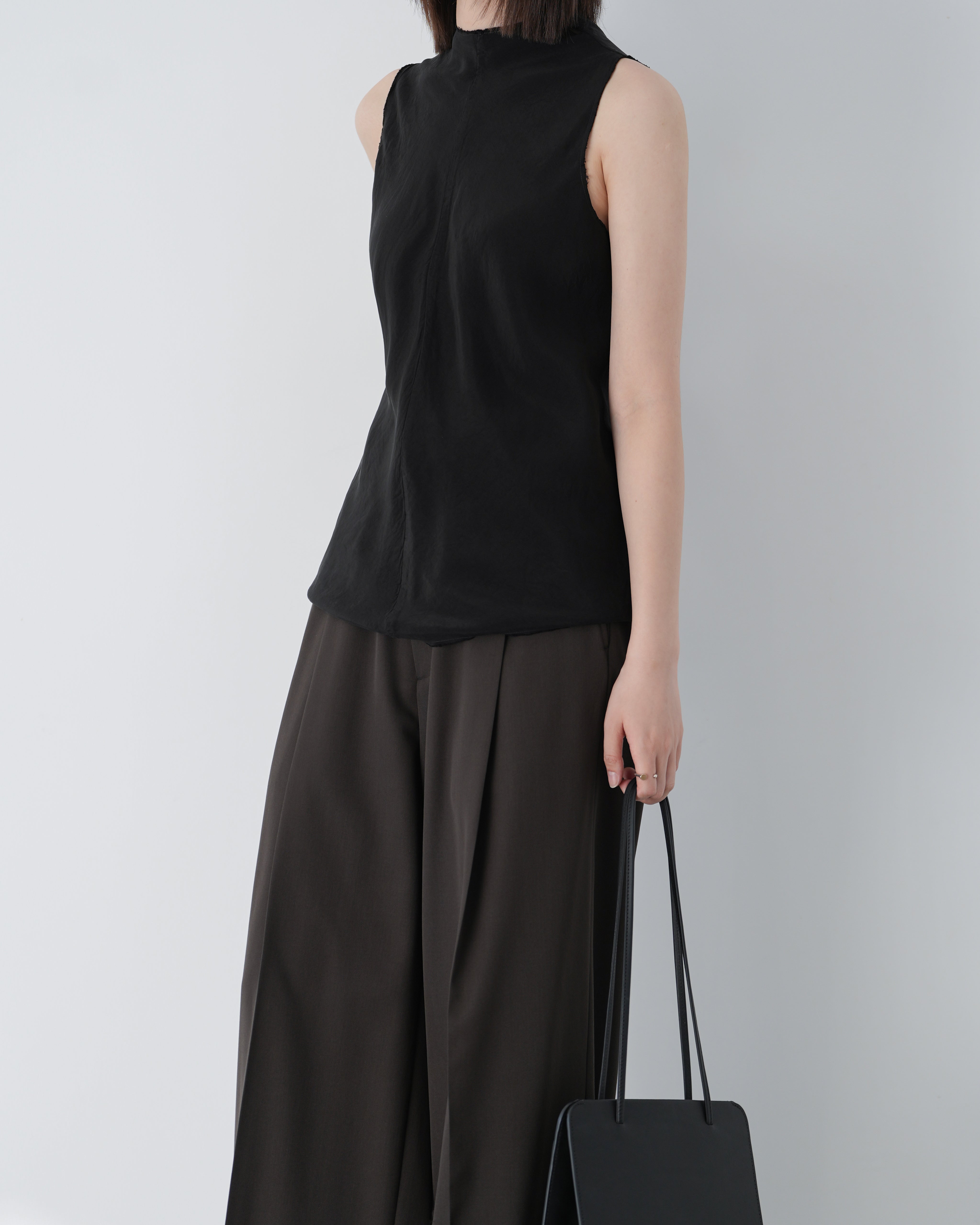 BLACK CUPRO CENTER SEAMS TOP
