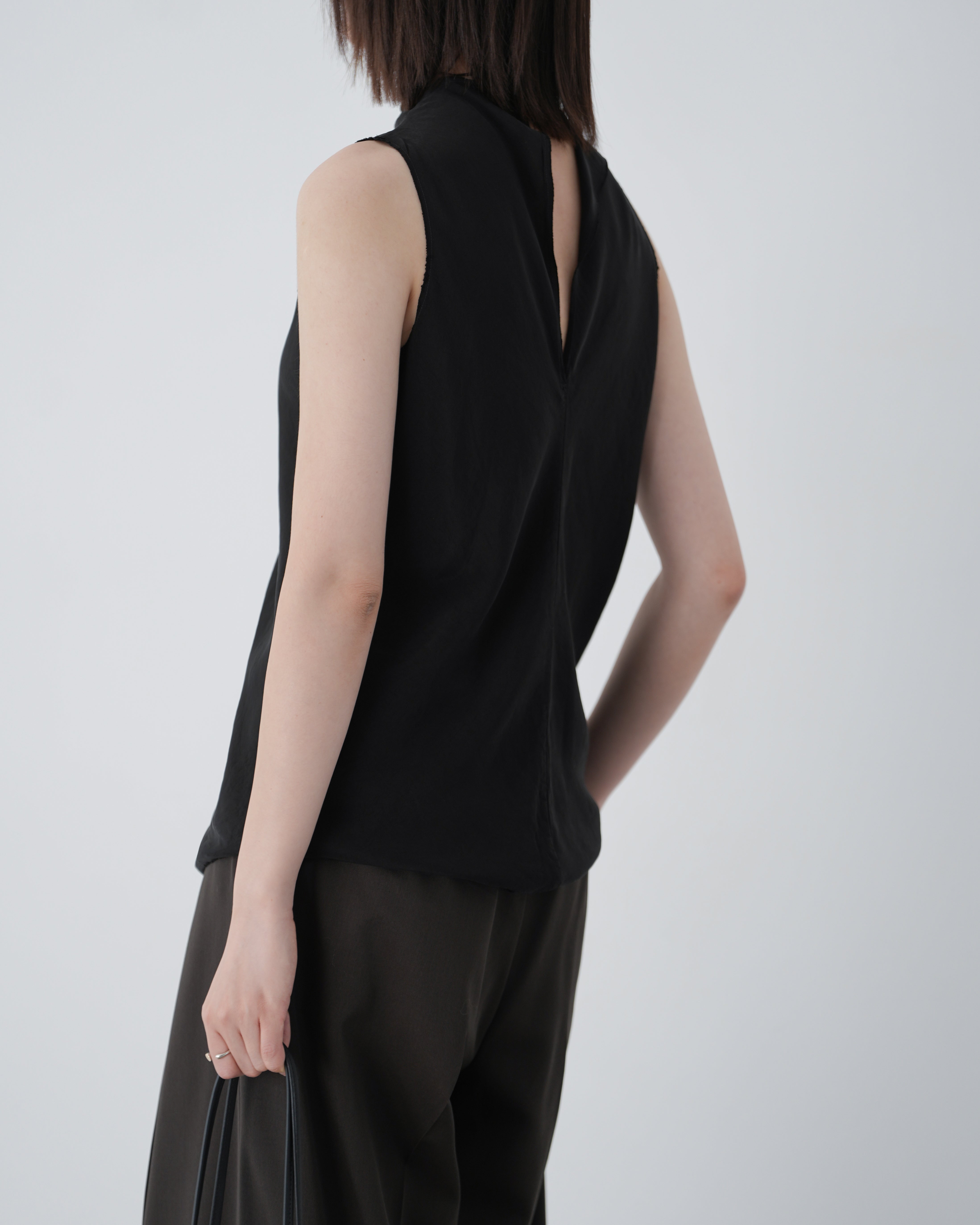 BLACK CUPRO CENTER SEAMS TOP