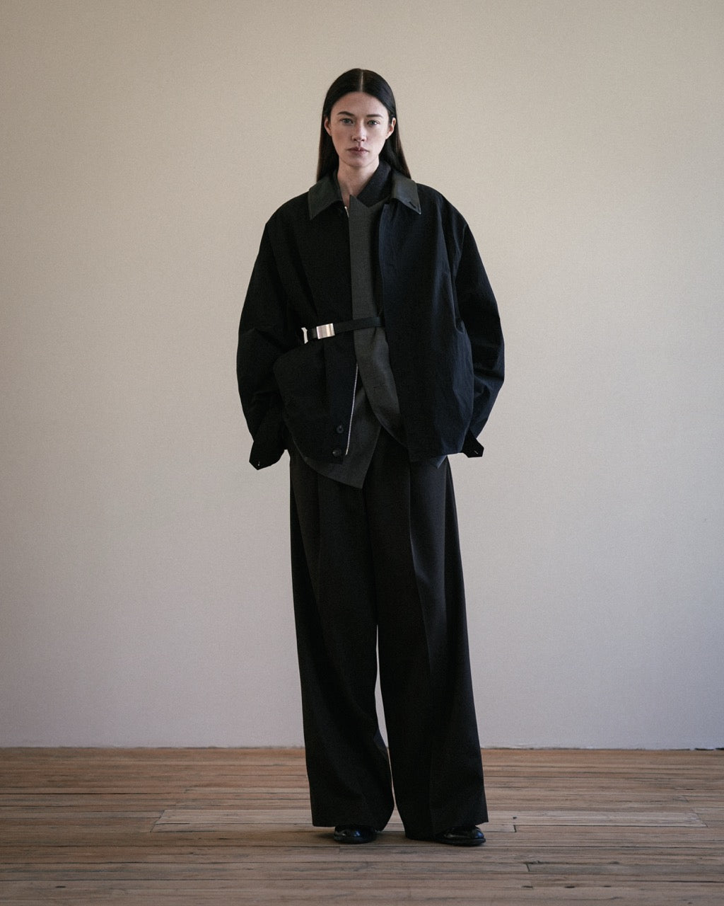 GRAPH LAYER EXCLUSIVE BLACK WINDPROOF NYLON OVERSIZED SHORT JACKET