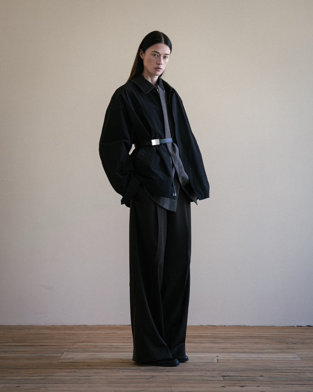 GRAPH LAYER EXCLUSIVE BLACK WINDPROOF NYLON OVERSIZED SHORT JACKET