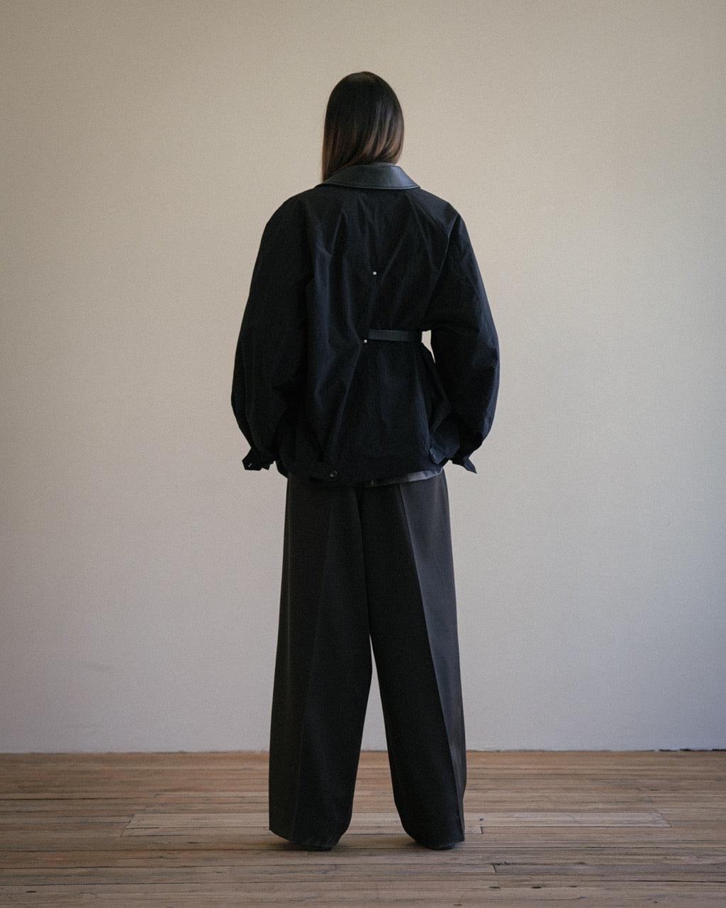 GRAPH LAYER EXCLUSIVE BLACK WINDPROOF NYLON OVERSIZED SHORT JACKET