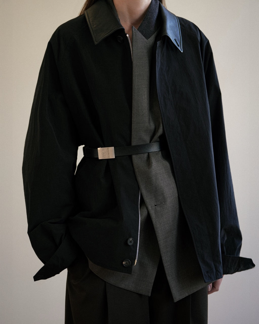 GRAPH LAYER EXCLUSIVE BLACK WINDPROOF NYLON OVERSIZED SHORT JACKET