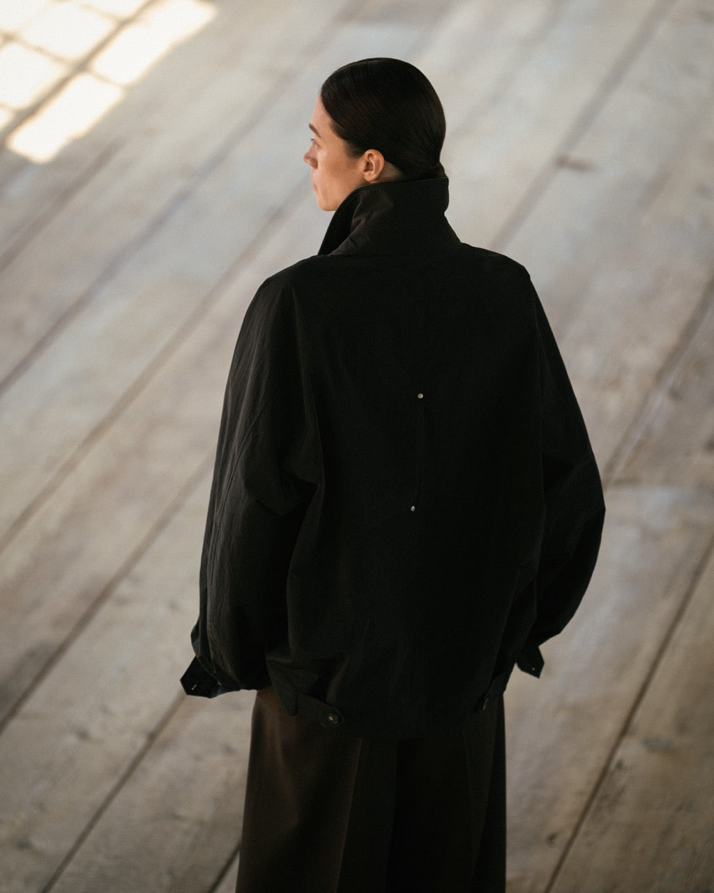 GRAPH LAYER EXCLUSIVE BLACK WINDPROOF NYLON OVERSIZED SHORT JACKET