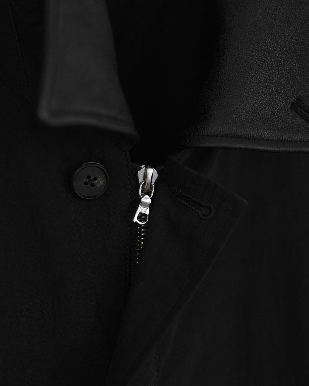 GRAPH LAYER EXCLUSIVE BLACK WINDPROOF NYLON OVERSIZED SHORT JACKET