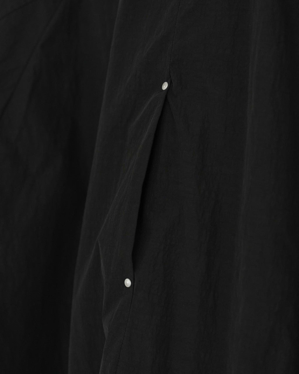 GRAPH LAYER EXCLUSIVE BLACK WINDPROOF NYLON OVERSIZED SHORT JACKET