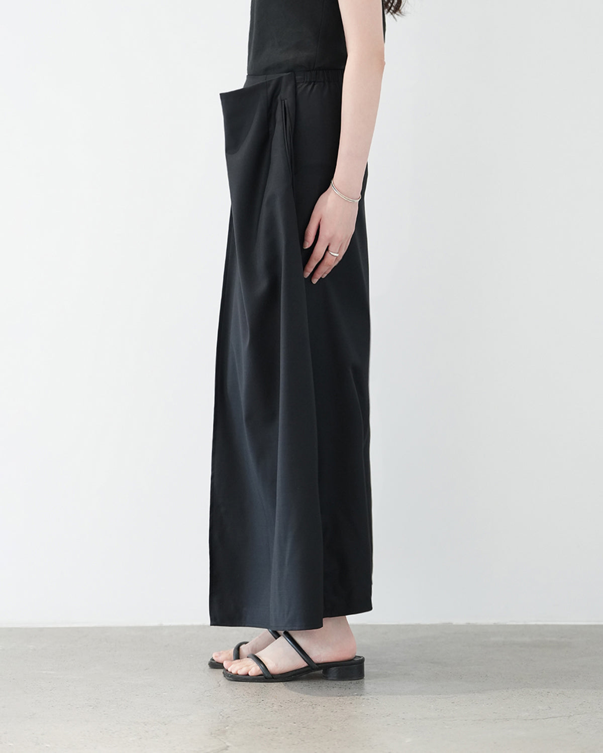 BLACK WOOL SILK WRAP SKIRT