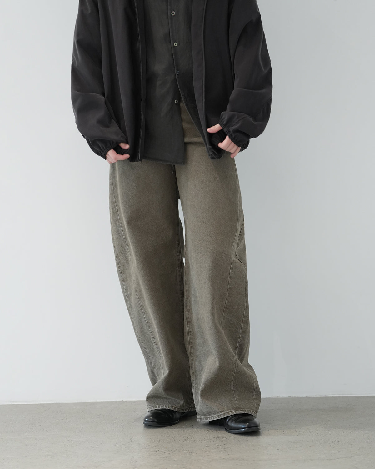 ssstein KHAKI DEFORMATION WIDE COLOR DENIM PANTS E2