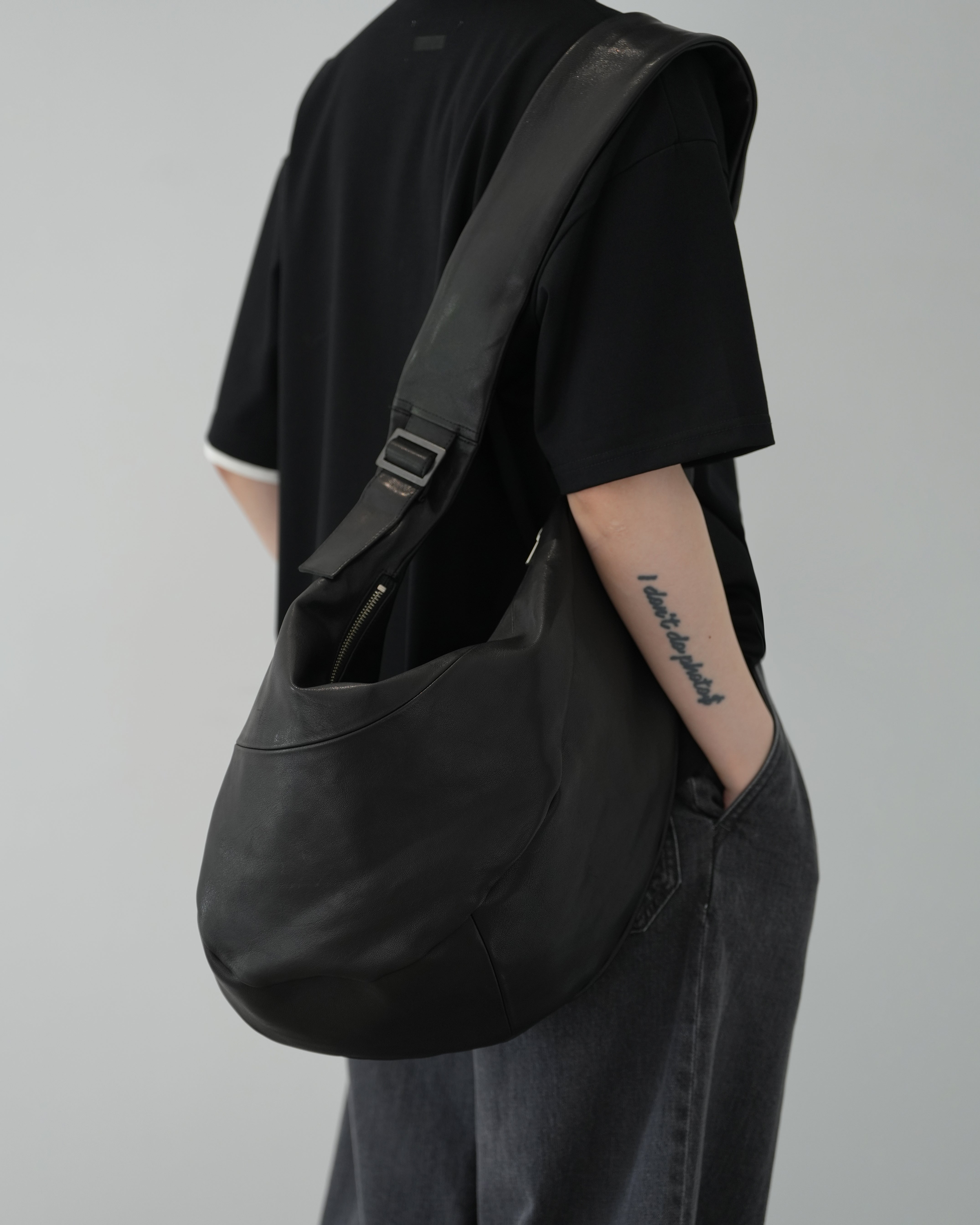 BLACK SUPIMA COTTON OVERSIZED POCKET TEE