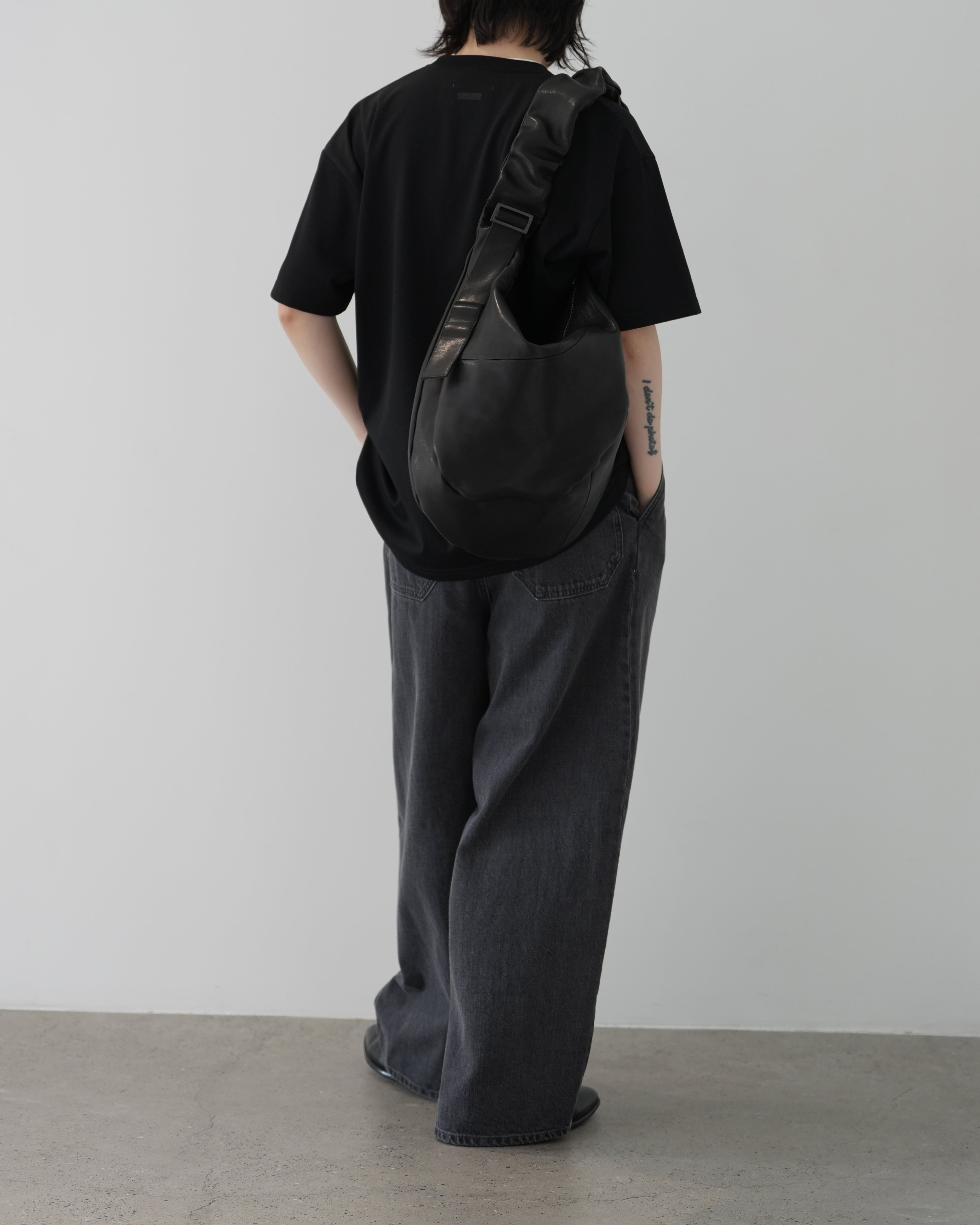 ssstein BLACK TWIST SHOULDER BAG