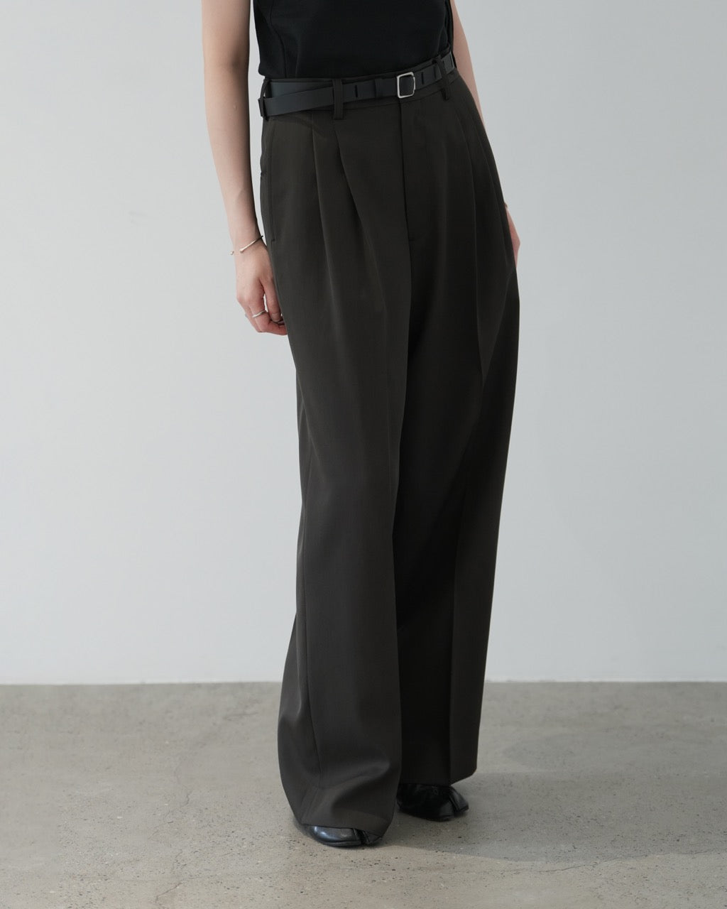 GREY KHAKI LONG WIDE TROUSERS