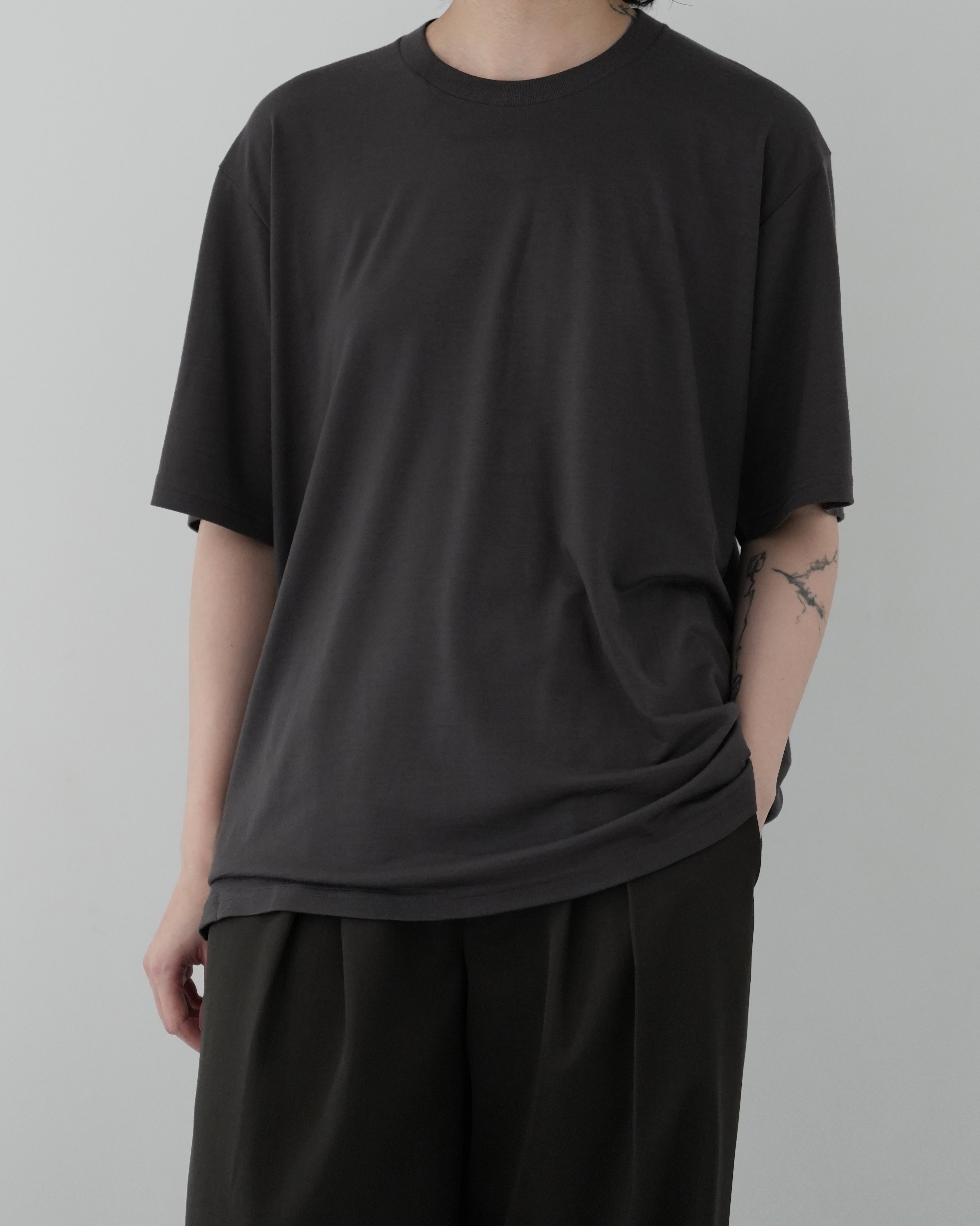 CHARCOAL FINE WOOL OVERSIZED SHORT SLEEVE TEE