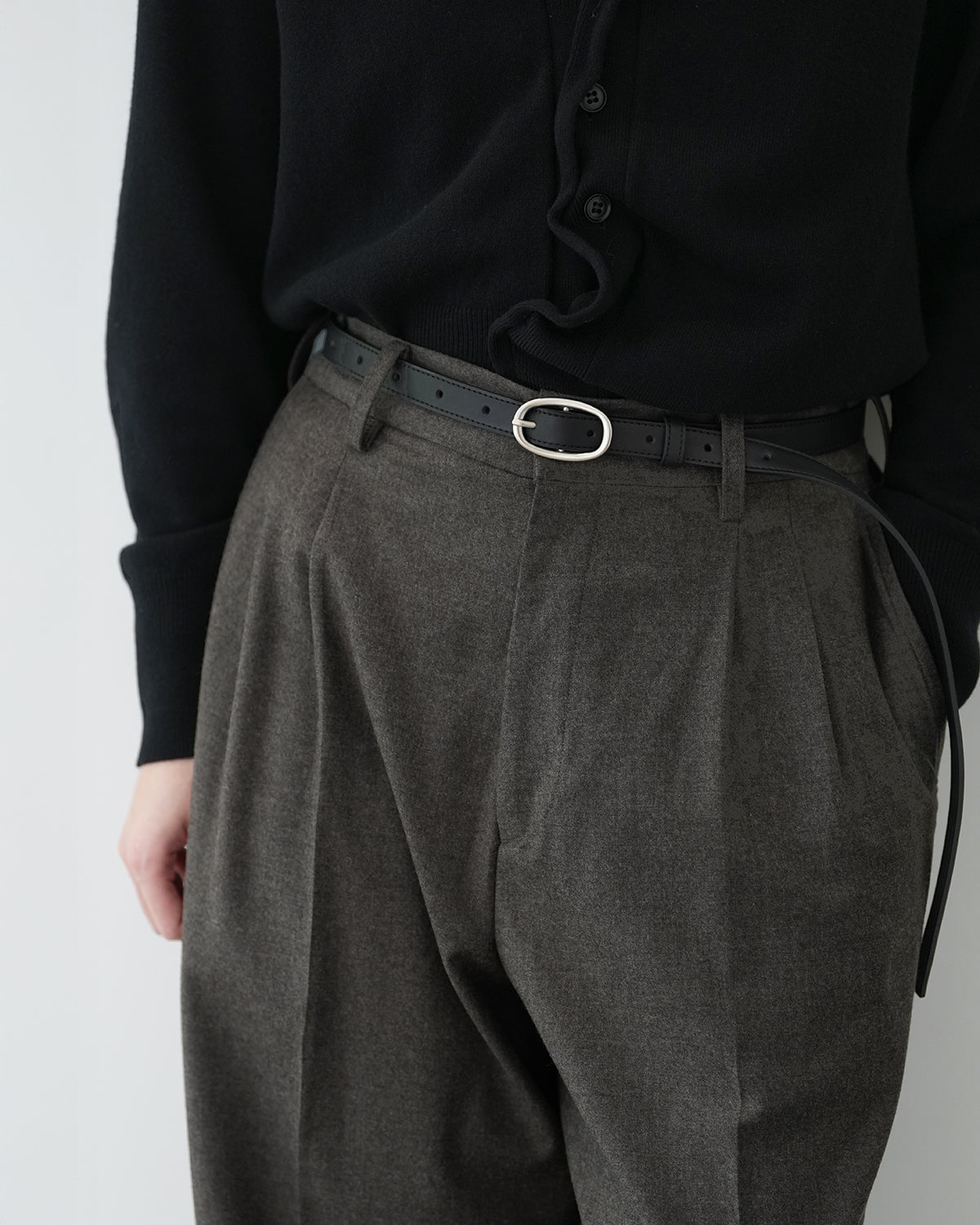 BLACK OVAL LEATHER BELT