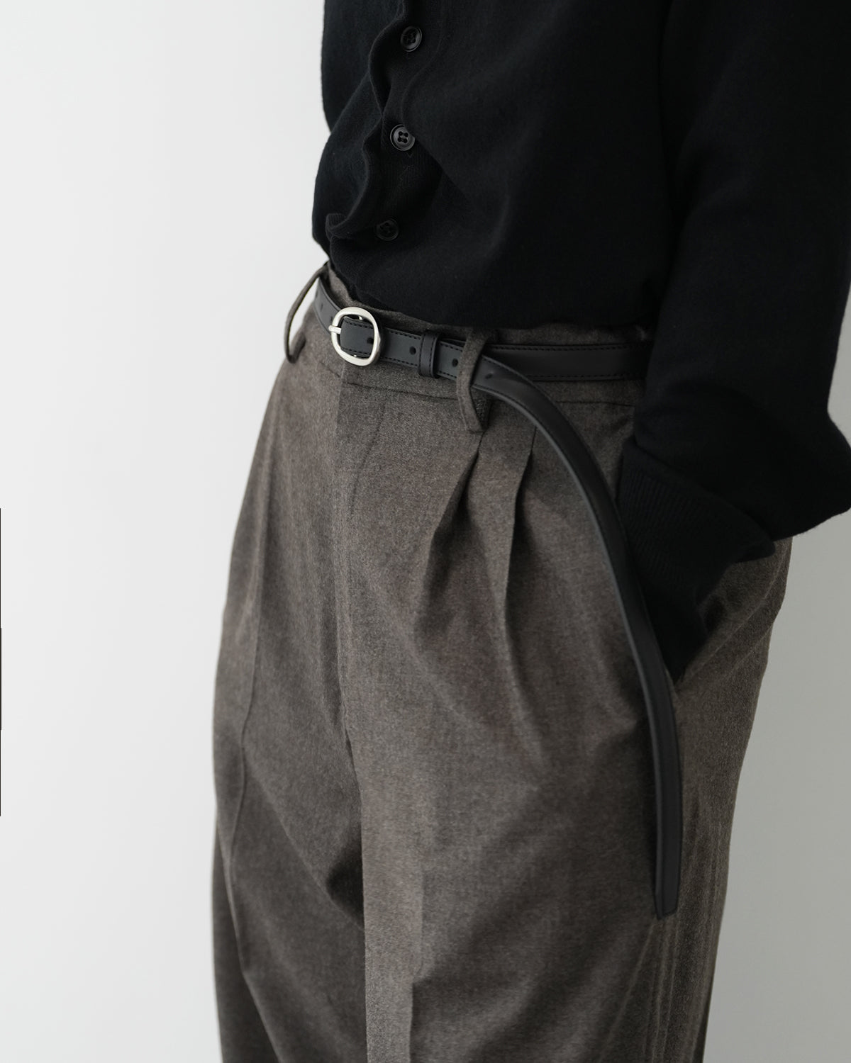 BLACK OVAL LEATHER BELT