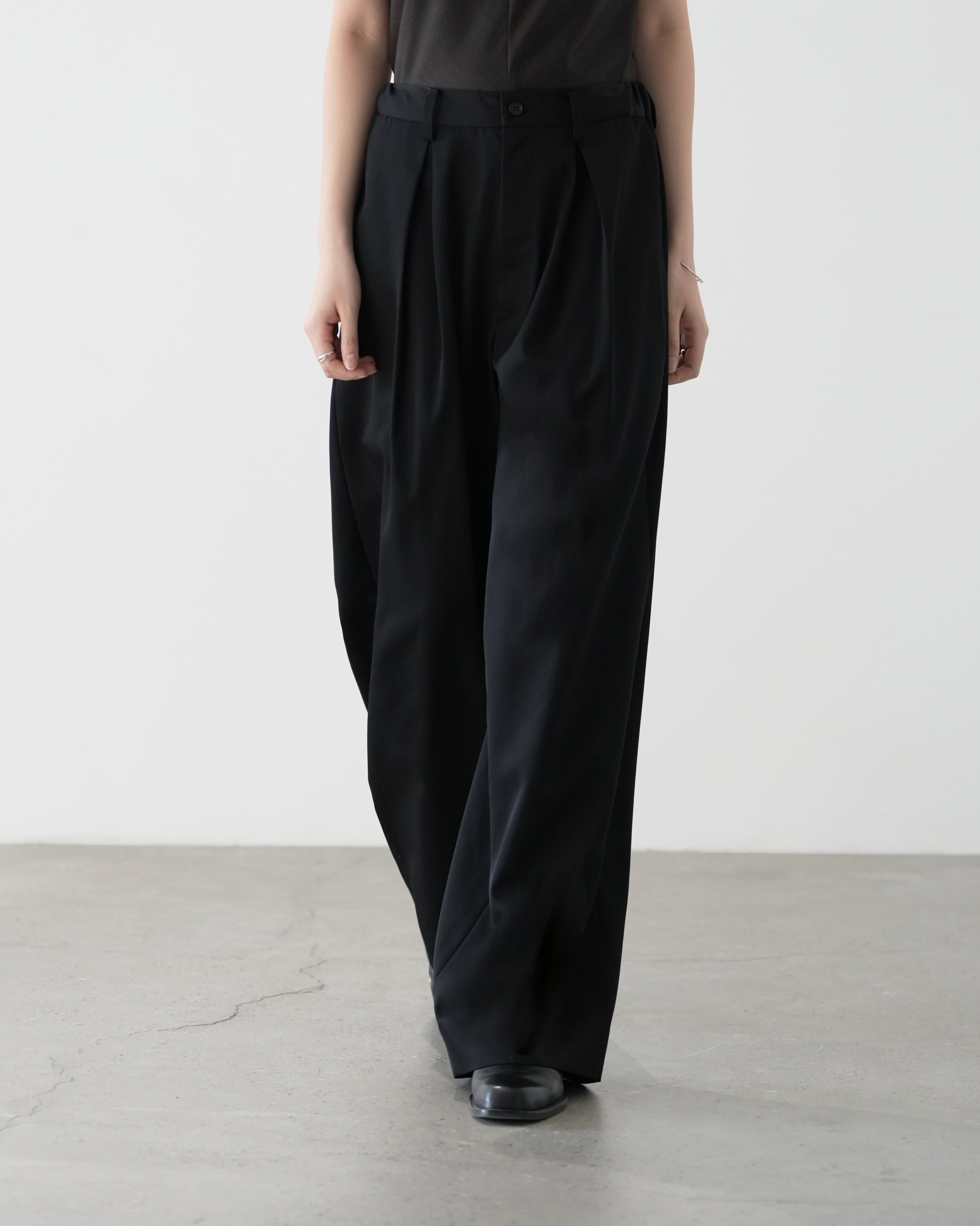 BLACK EASY WIDE TROUSERS