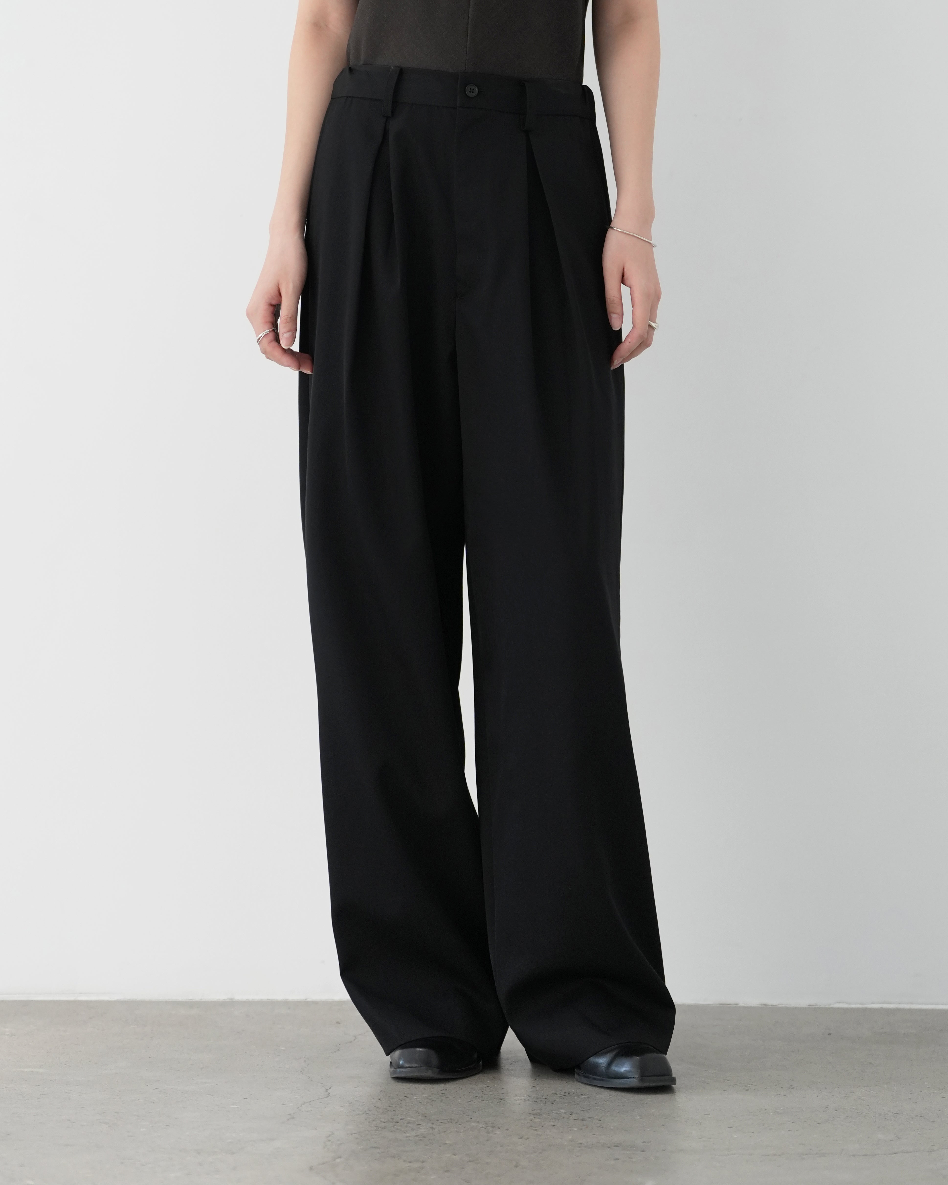 BLACK EASY WIDE TROUSERS