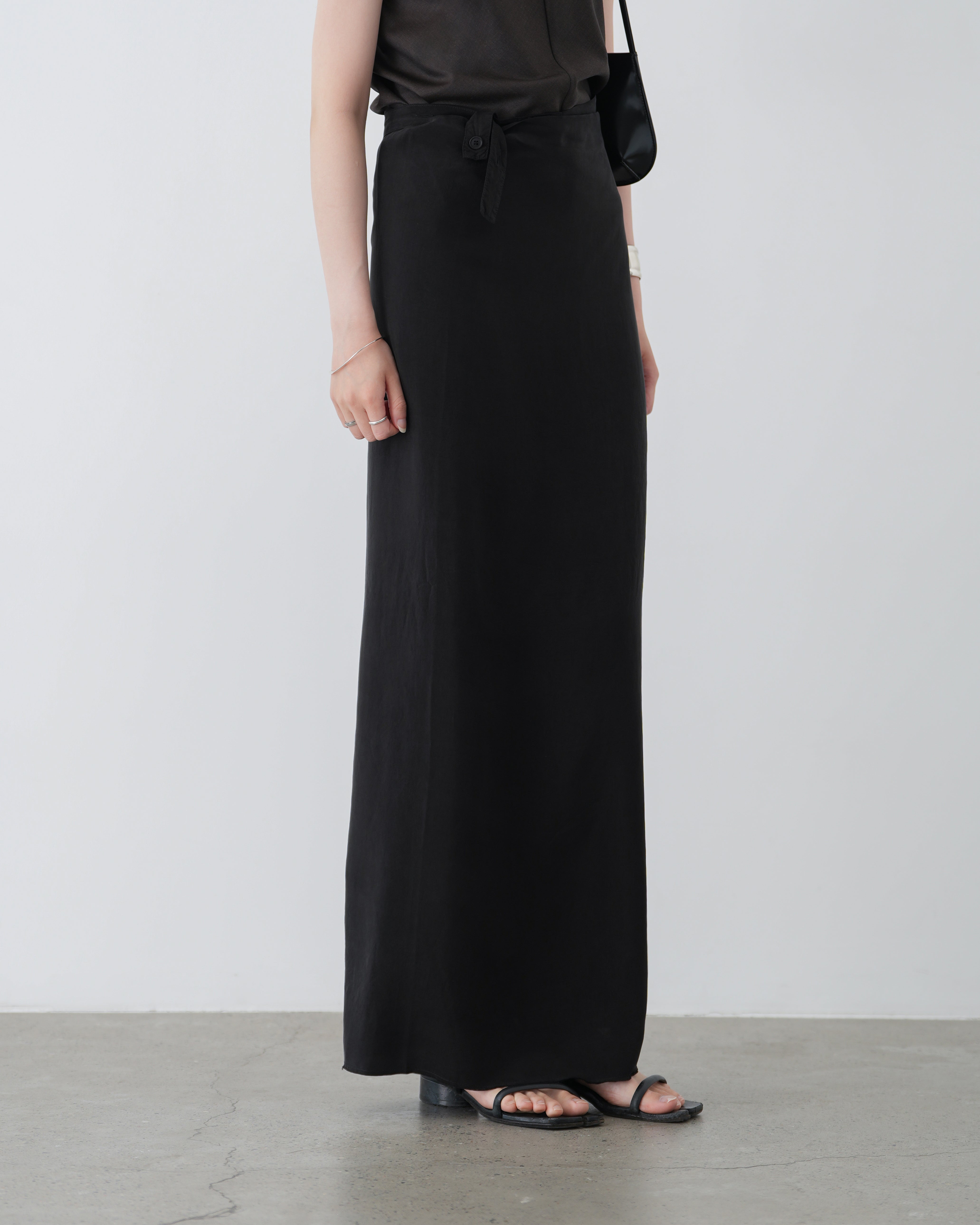 BLACK CUPRO WRAP SKIRT