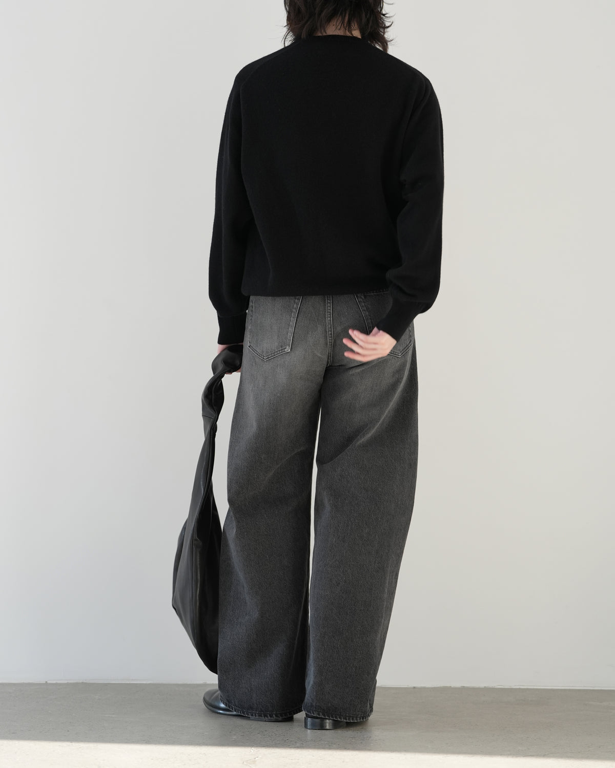 BLACK EXTRA FINE WOOL KNIT CREW NECK LS