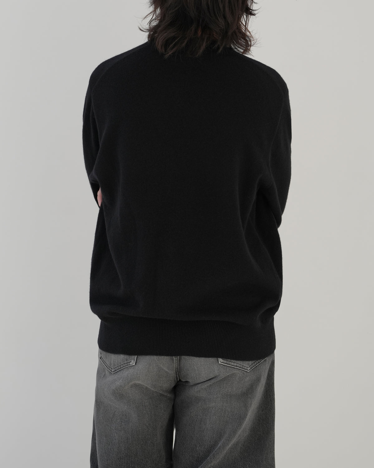 BLACK EXTRA FINE WOOL KNIT CREW NECK LS