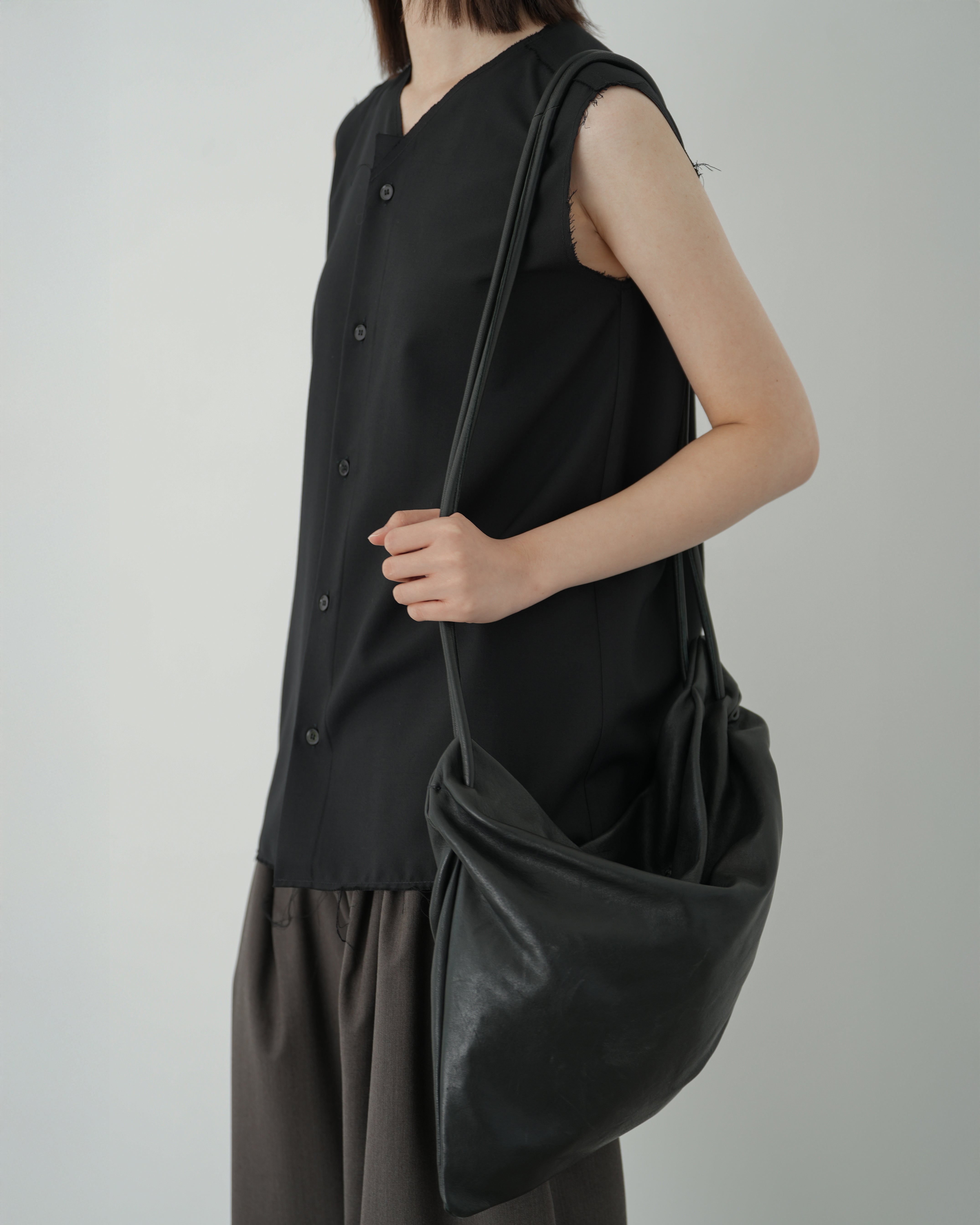 BLACK SUMMER WOOL SLEEVELESS SHIRT