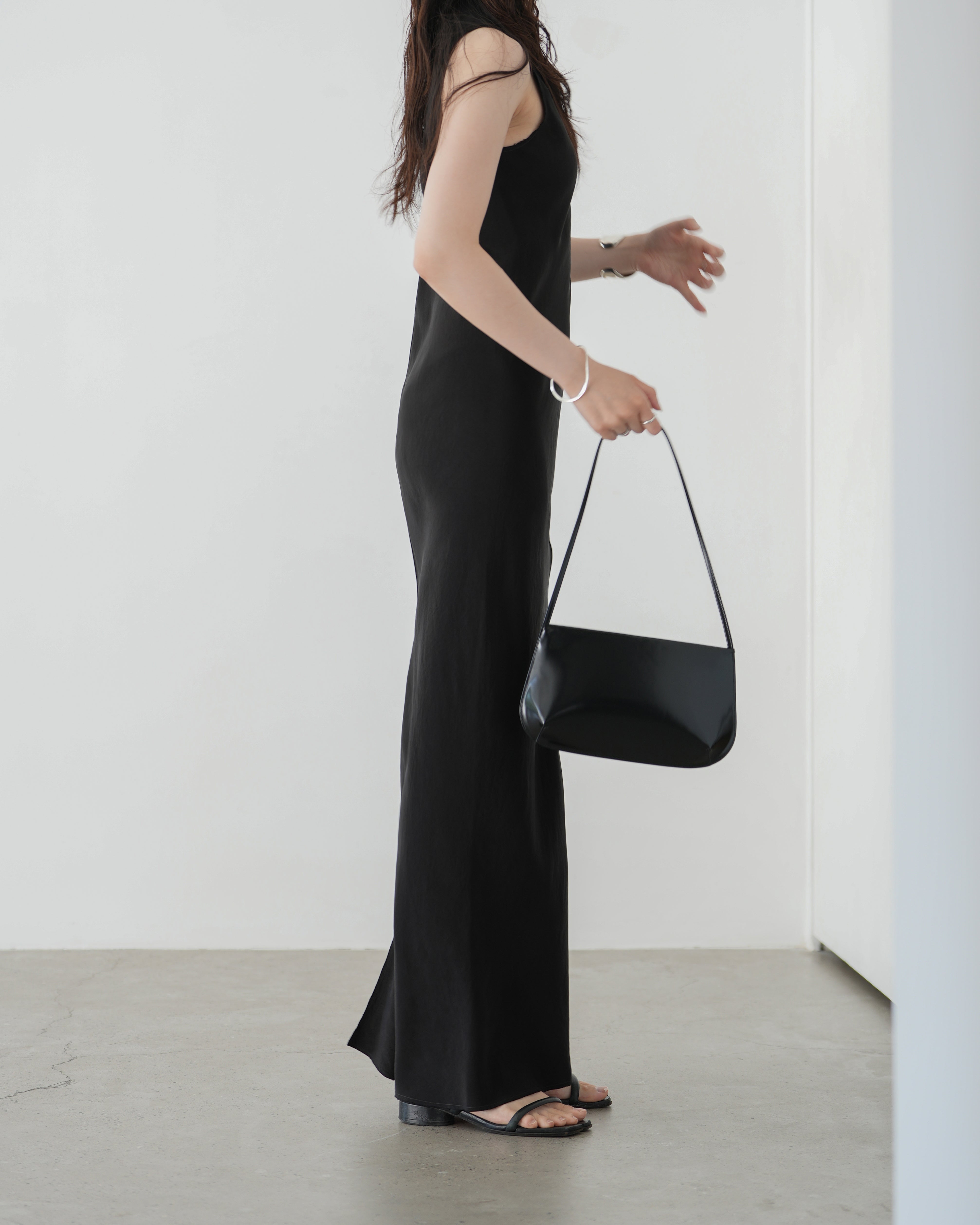 BLACK CUPRO CENTER SEAMS DRESS