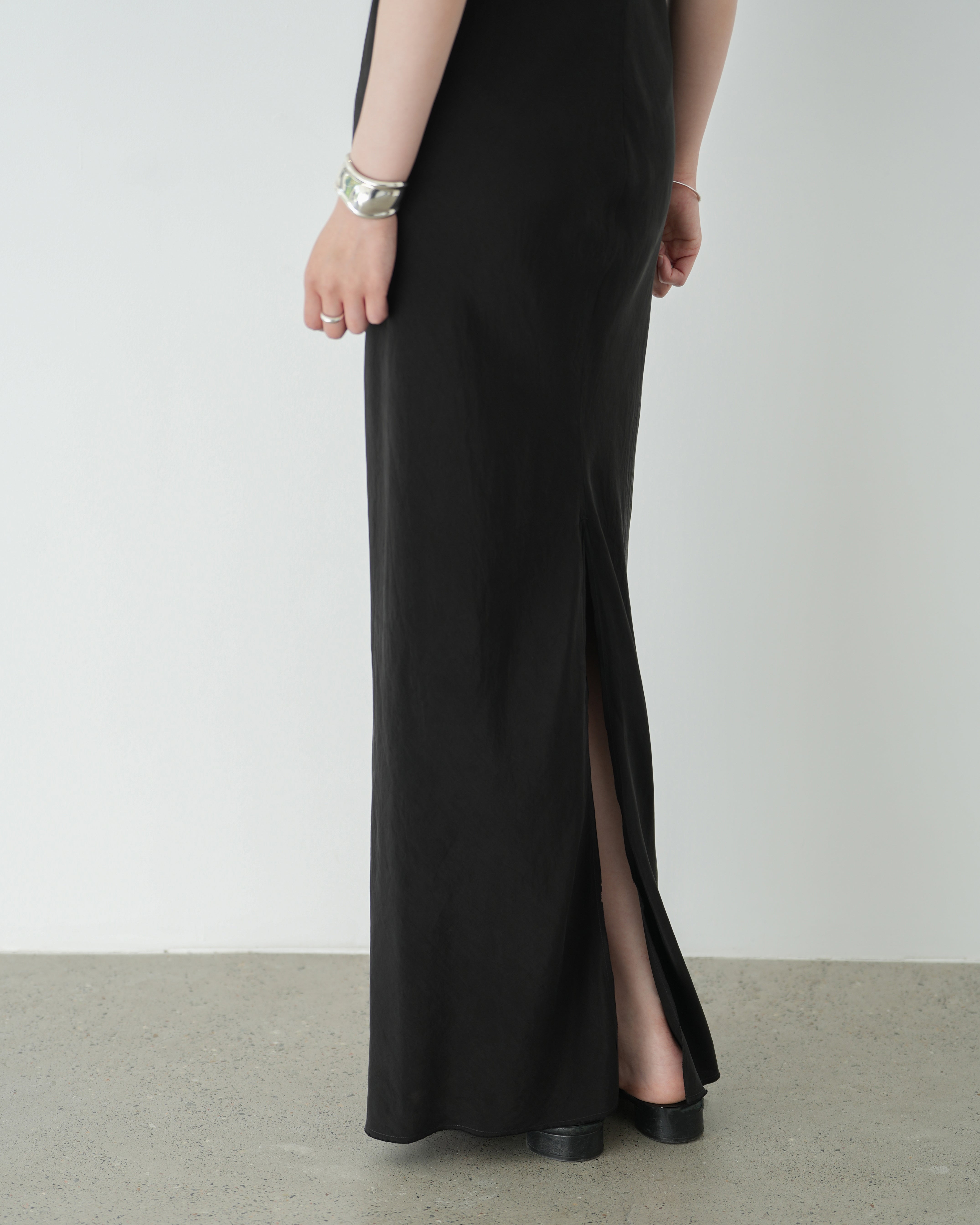BLACK CUPRO CENTER SEAMS DRESS