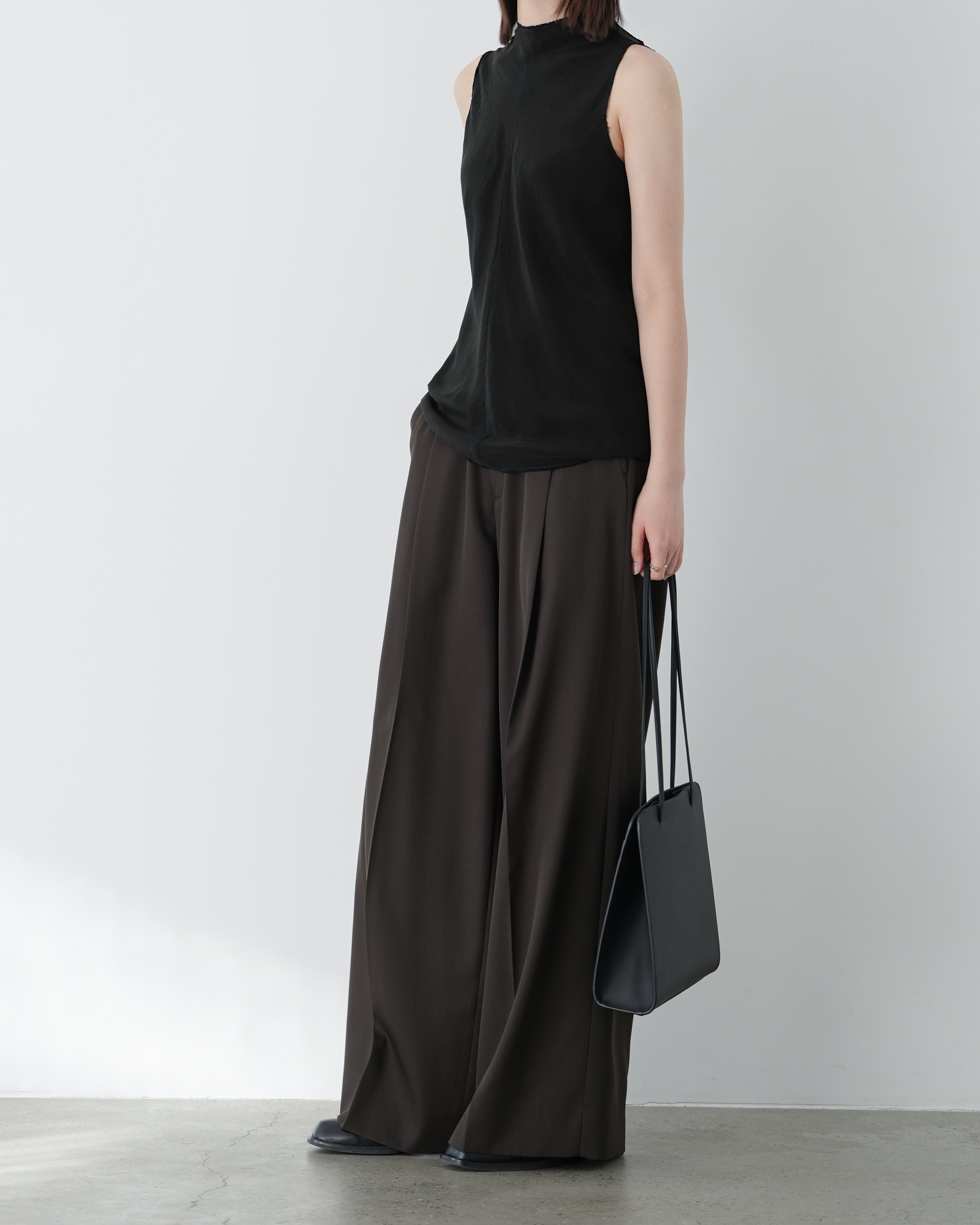 BLACK CUPRO CENTER SEAMS TOP