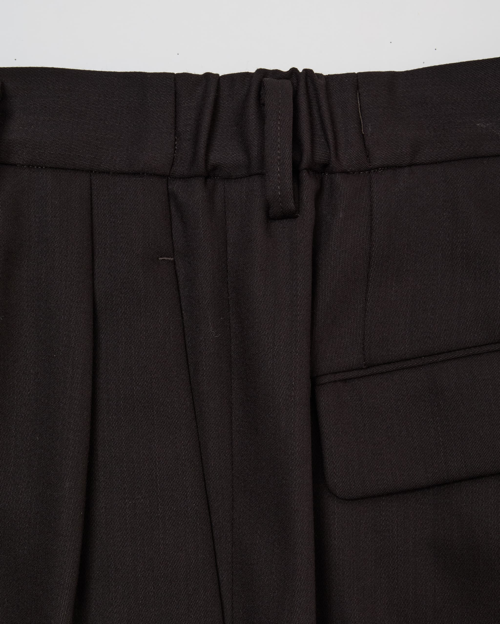 DARK BROWN TWO TUCKS WIDE TROUSERS